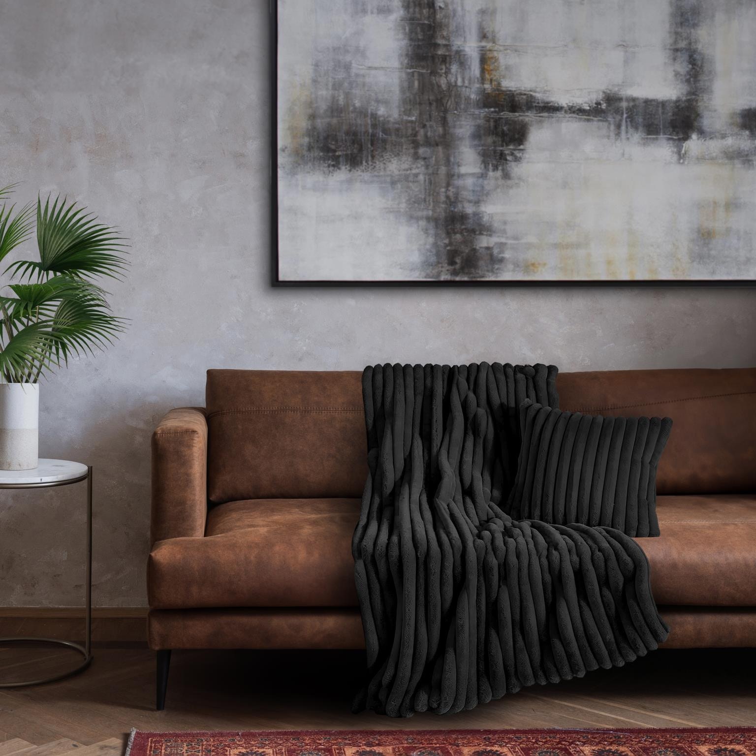  SHAR PEI THROW-BLACK 32-105