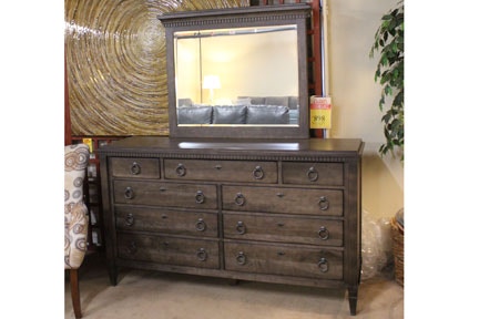 Clearance Bedroom Springville Dresser With Mirror 931650p