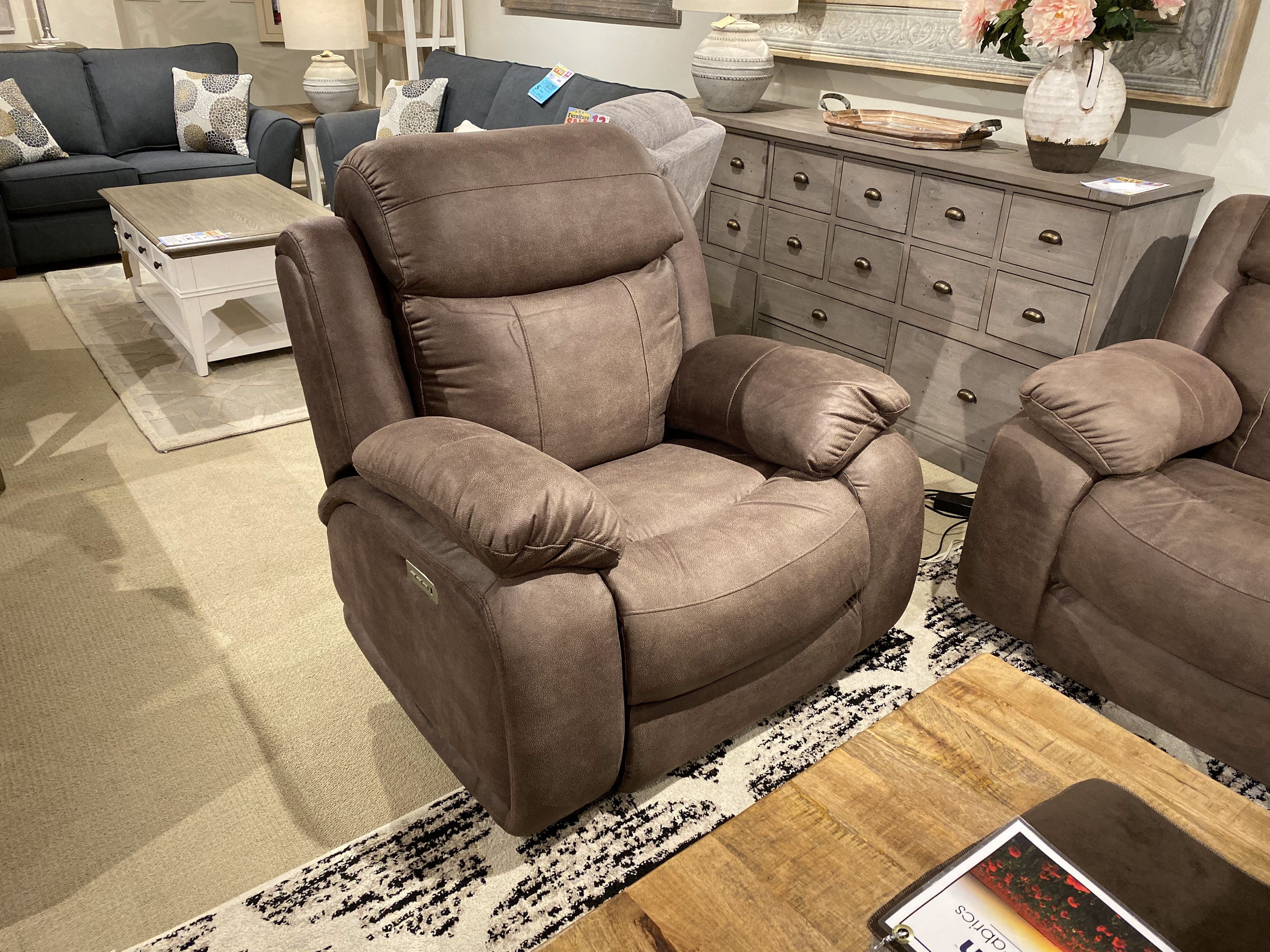 Recliner best sale with headrest