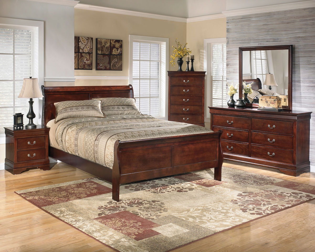 Cherry wood online sleigh bed set