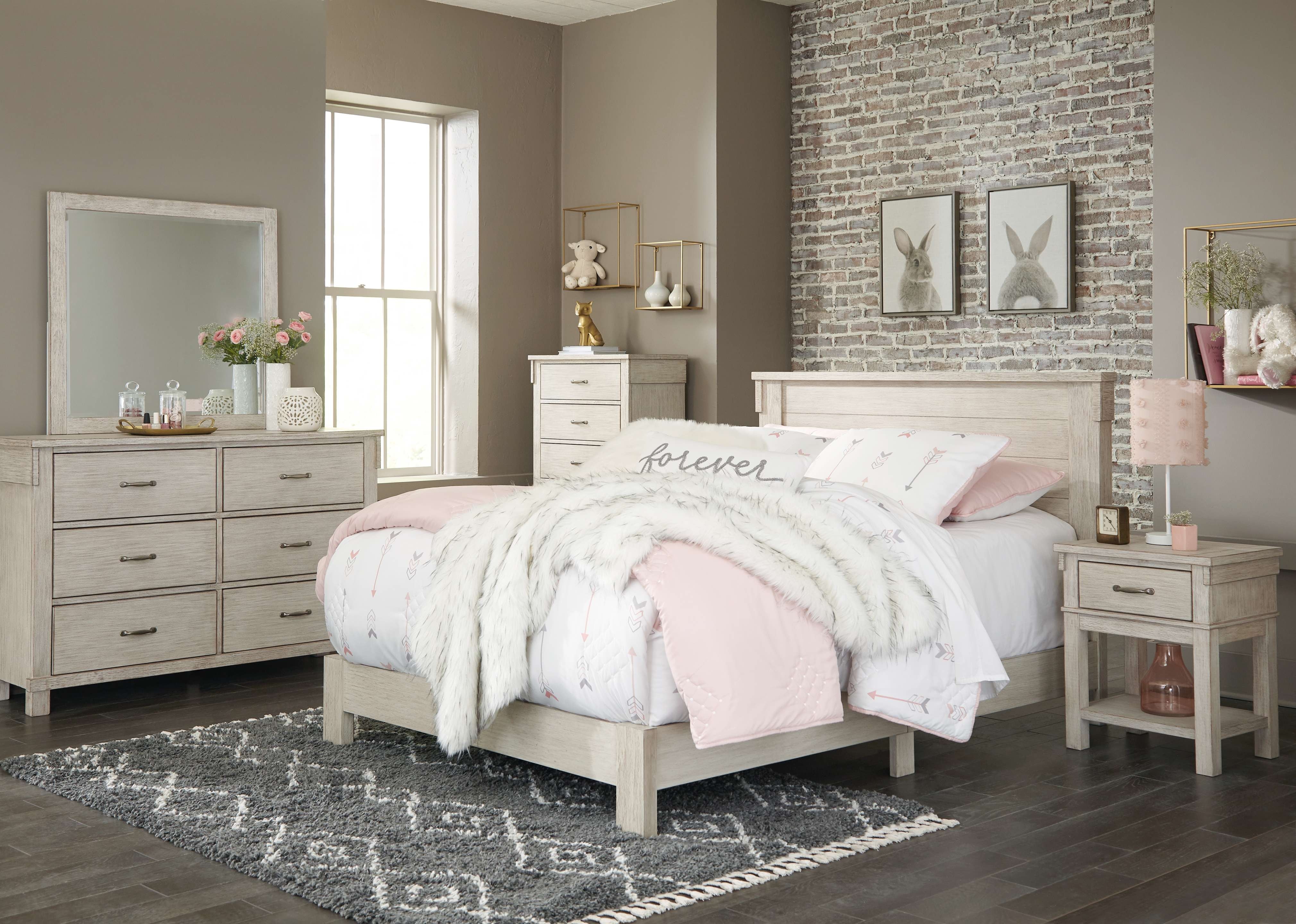 Ashley Hollentown 4 Piece Queen Panel Bed Set B434-31-36-46-81