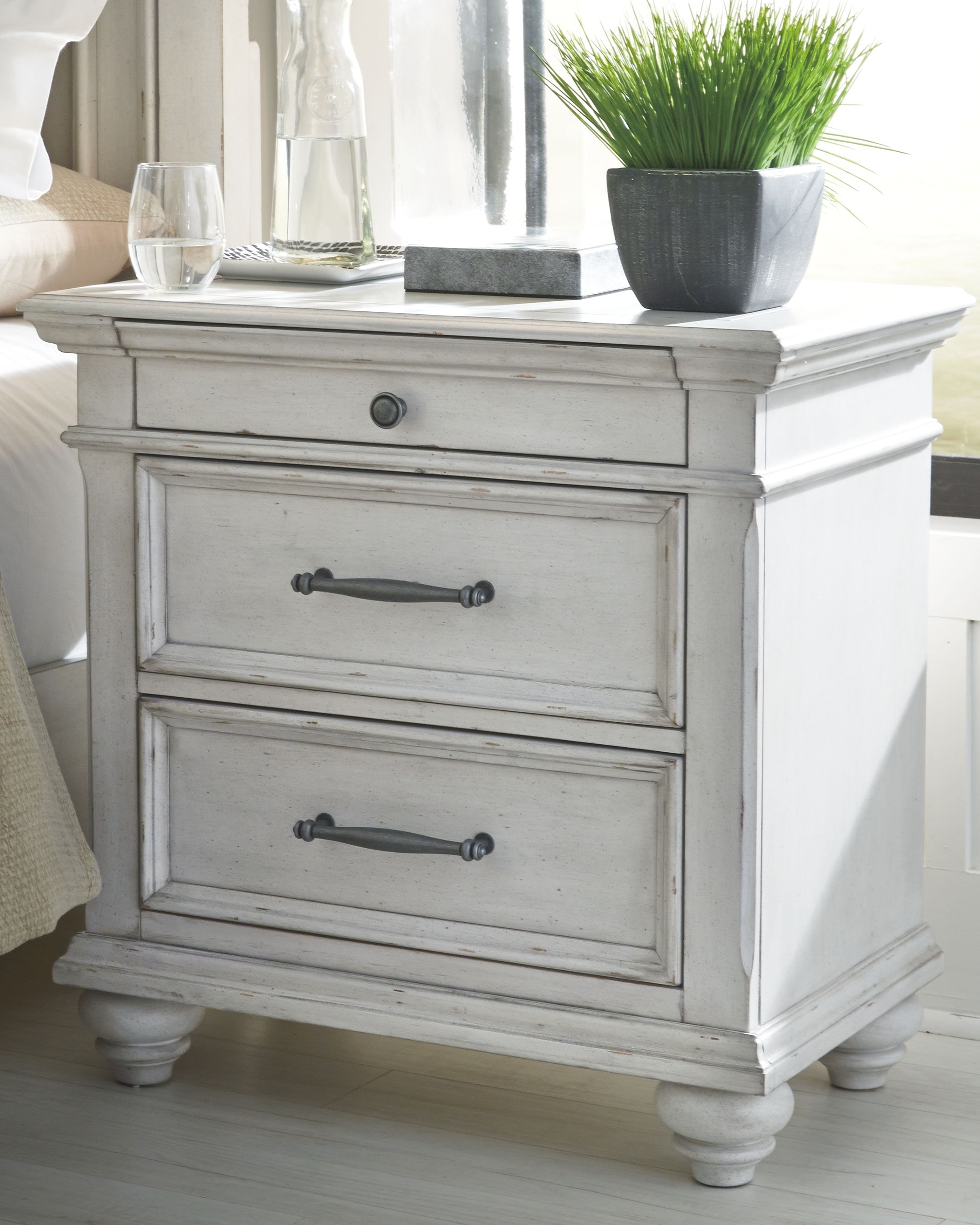 梵天 エースLX Ashley Kanwyn 8 Piece King Upholstered Panel Bedroom Set