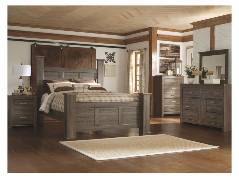 Juararo queen poster bed with outlet 2 storage drawers