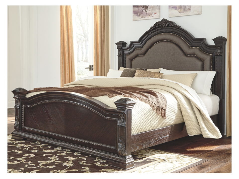 Ashley Wellsbrook California King Poster Bed B806-68-66-95