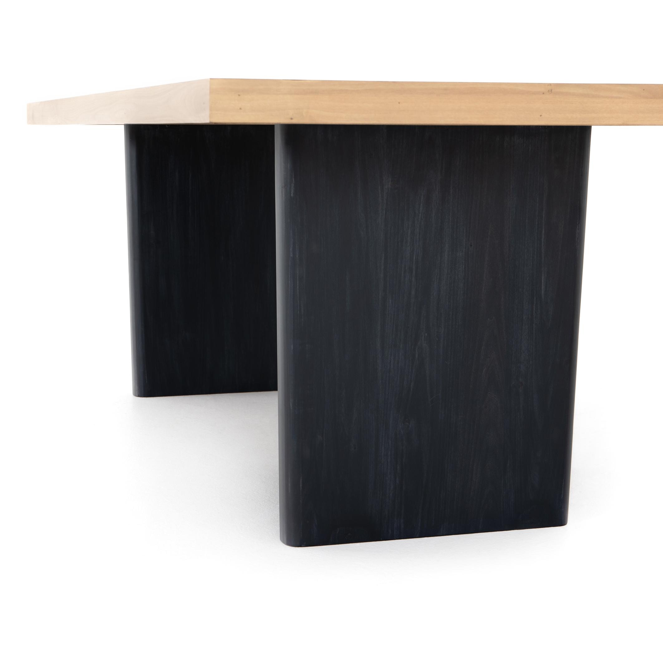 ula dining table