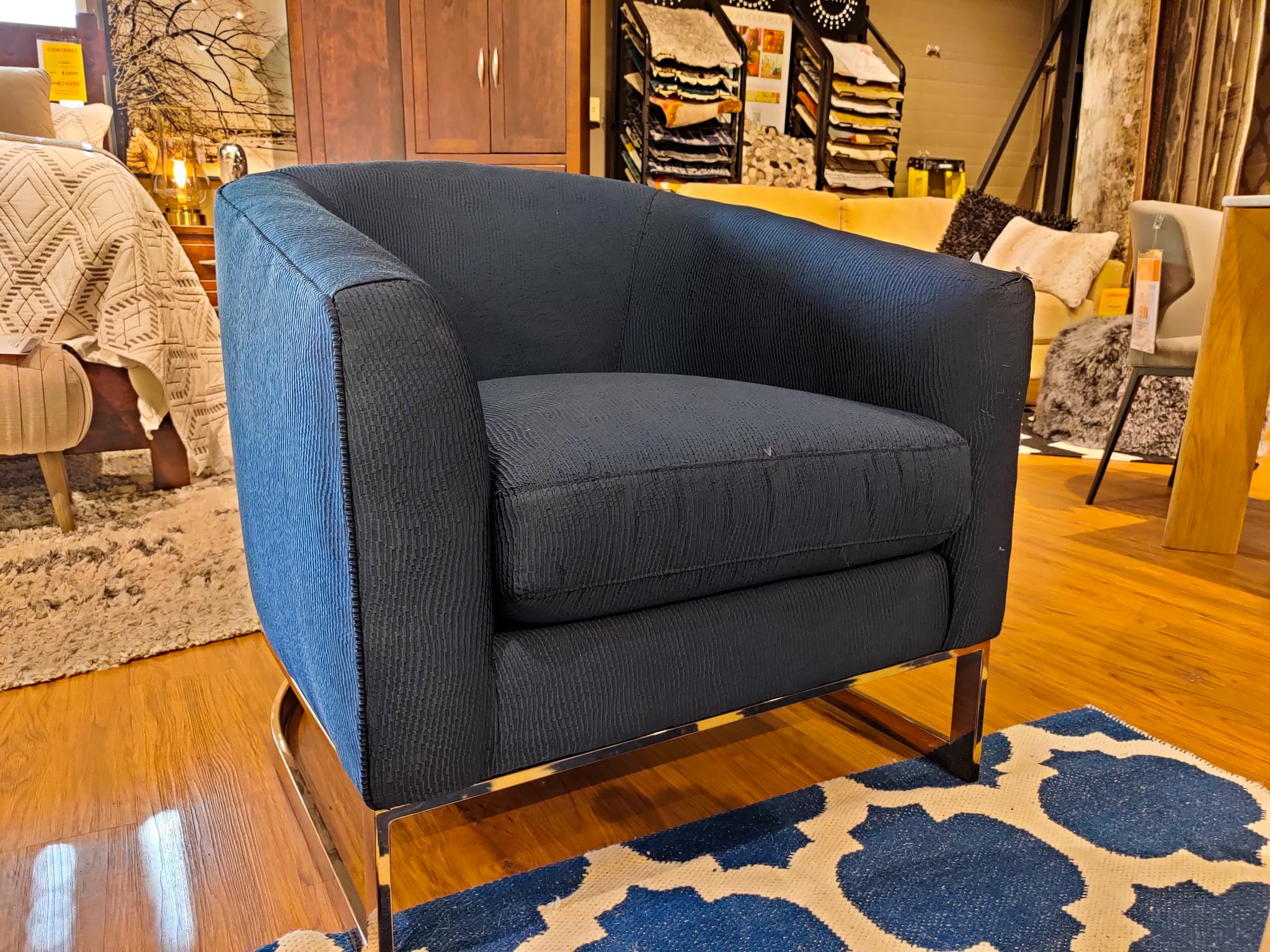 accent chairs for living room clearance