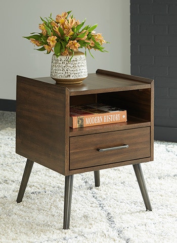 Signature Design by Ashley Square End Table T916-2