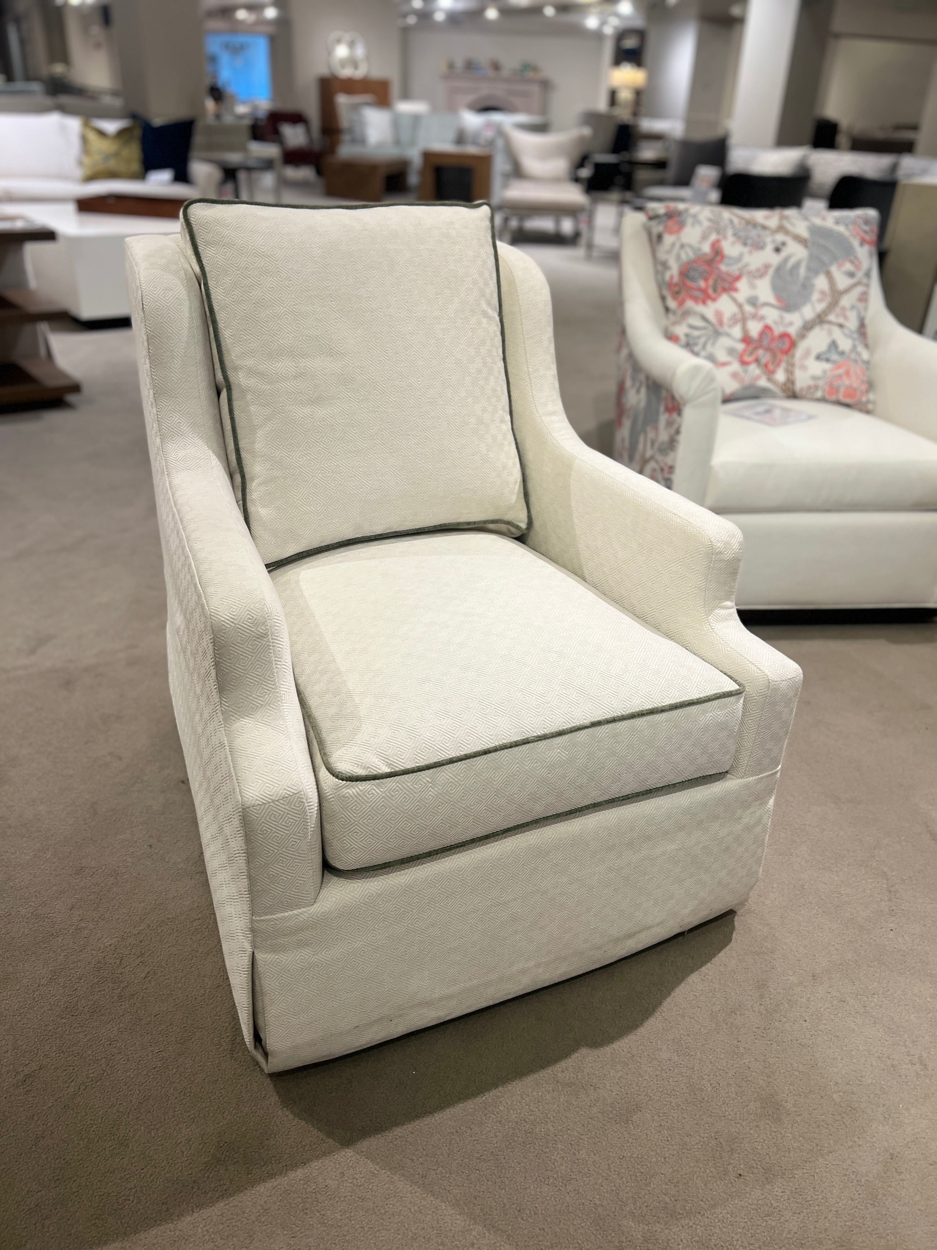 Hickory Chair Factory Outlet Harrison Swivel Chair PE6722-01/200