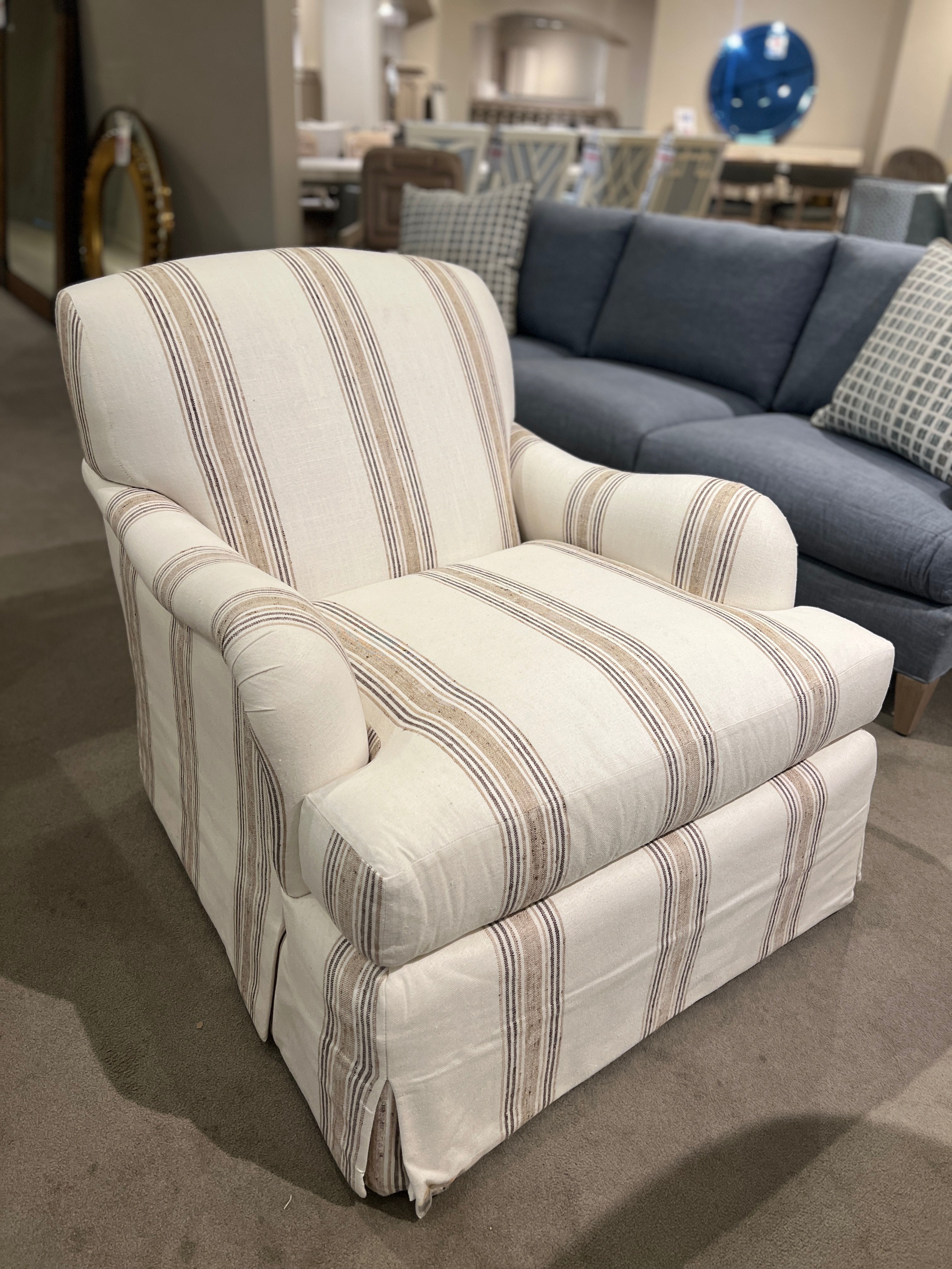 Highland House Factory Outlet Pimilico Skirted Swivel Chair 2610SW/100