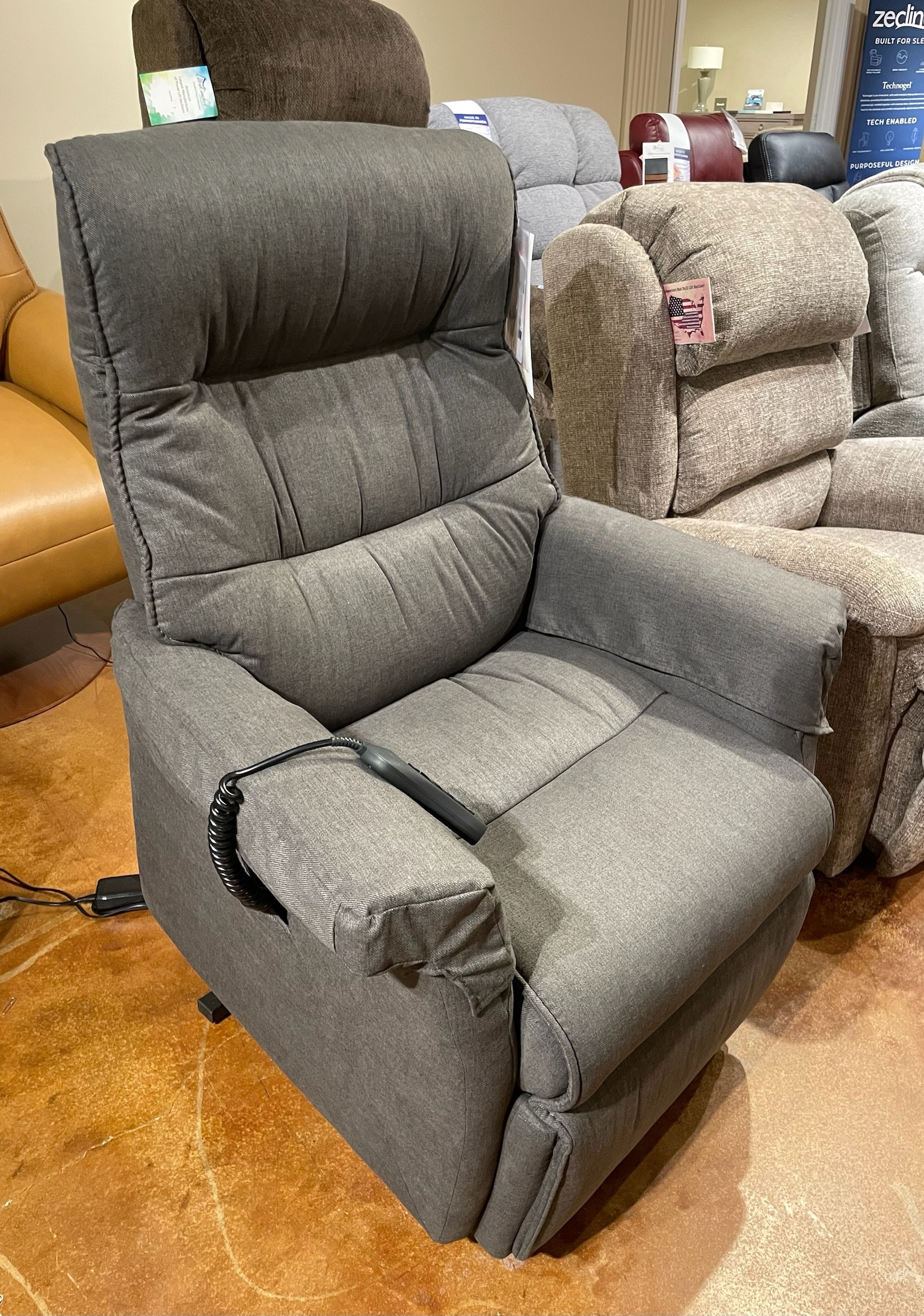 Hickory Park Clearance Chelsea Swivel Chair by IMG Furniture MFS399