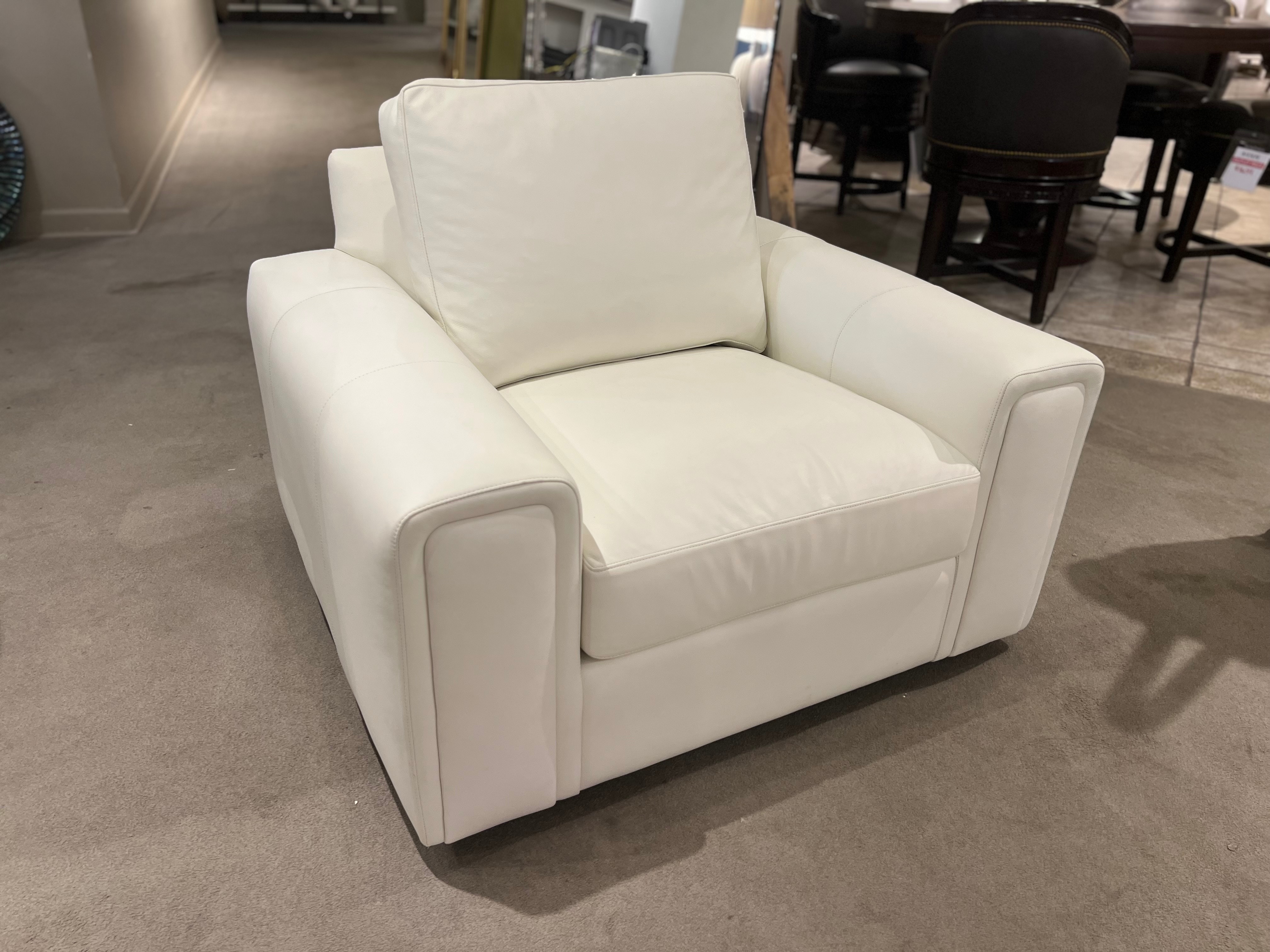 Hancock and Moore Factory Outlet Milan Swivel Chair MD01/132