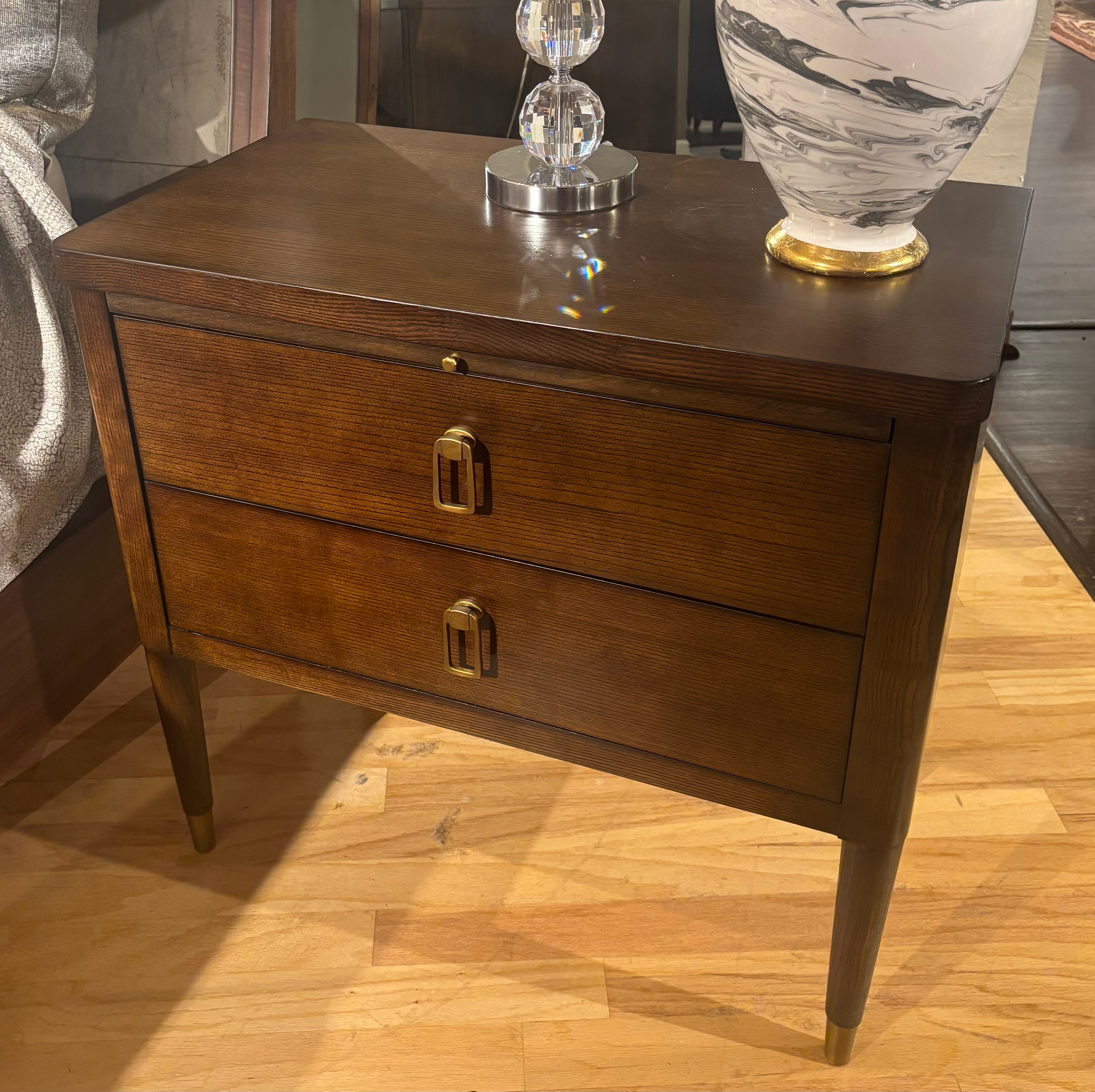Hickory Park Clearance Hickory Chair HC3469-70 Sydney Side Table HC3469-70