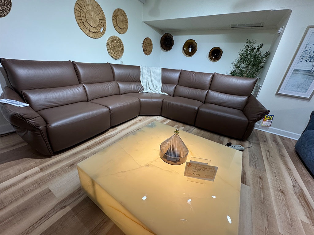 Reflections Furniture Outlet 5 Piece Triple Power Motion Leather Sectional by Natuzzi Italia WellBe