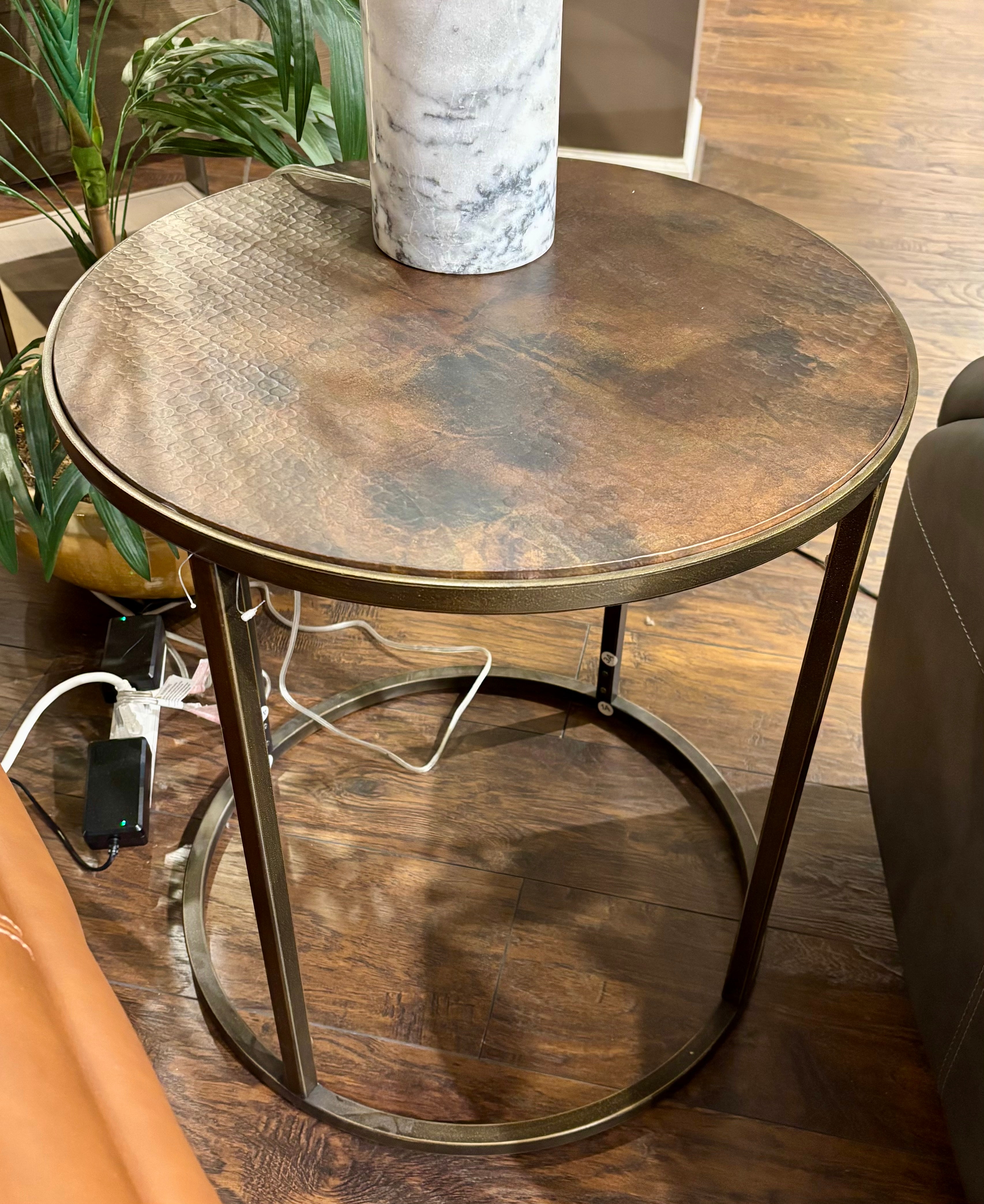 Hickory Park Clearance Sanford Round End Table by Hammary Furniture 553-918
