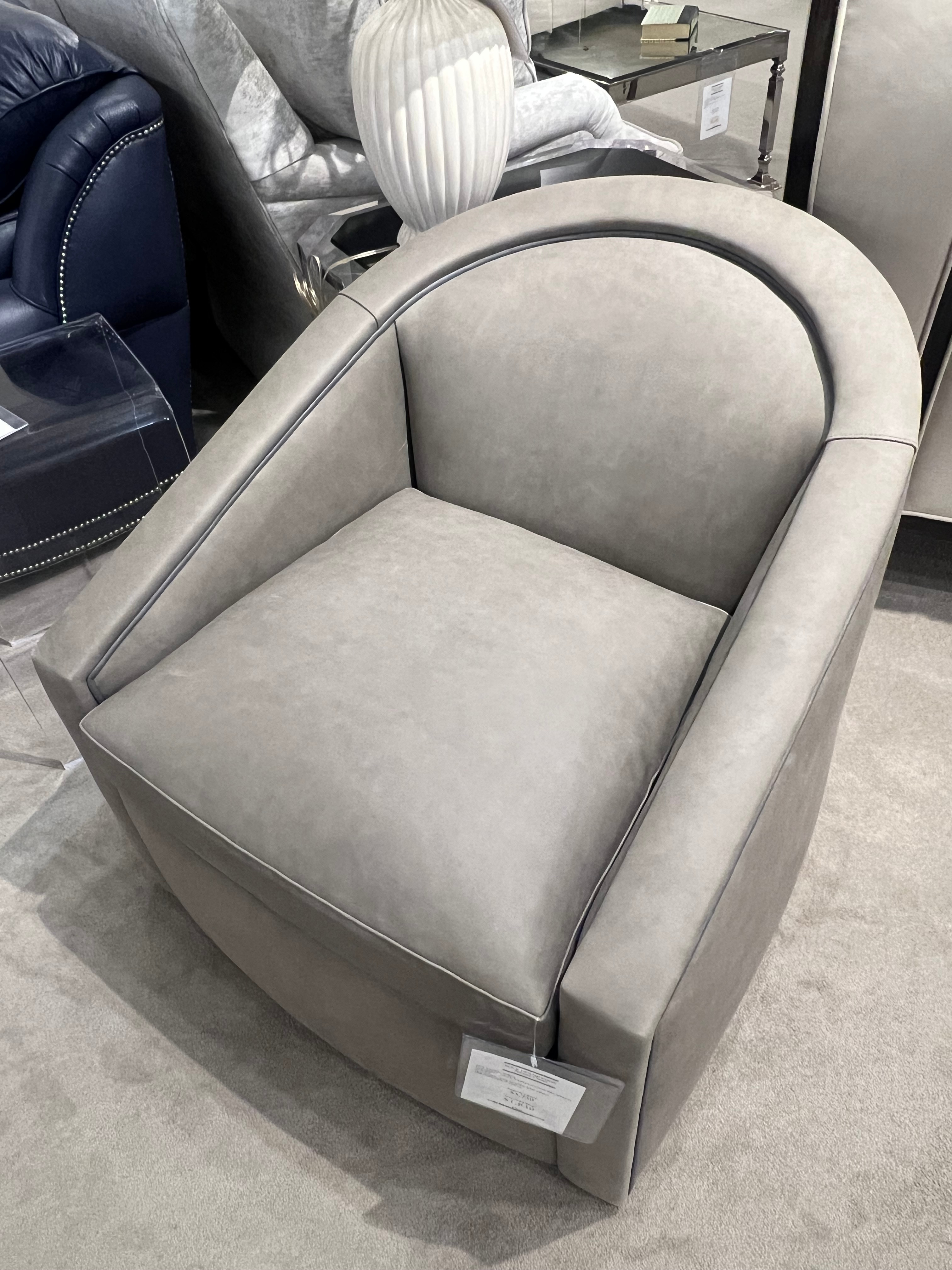 Hancock and Moore Factory Outlet Living Room Ozzy Swivel Leather Chair