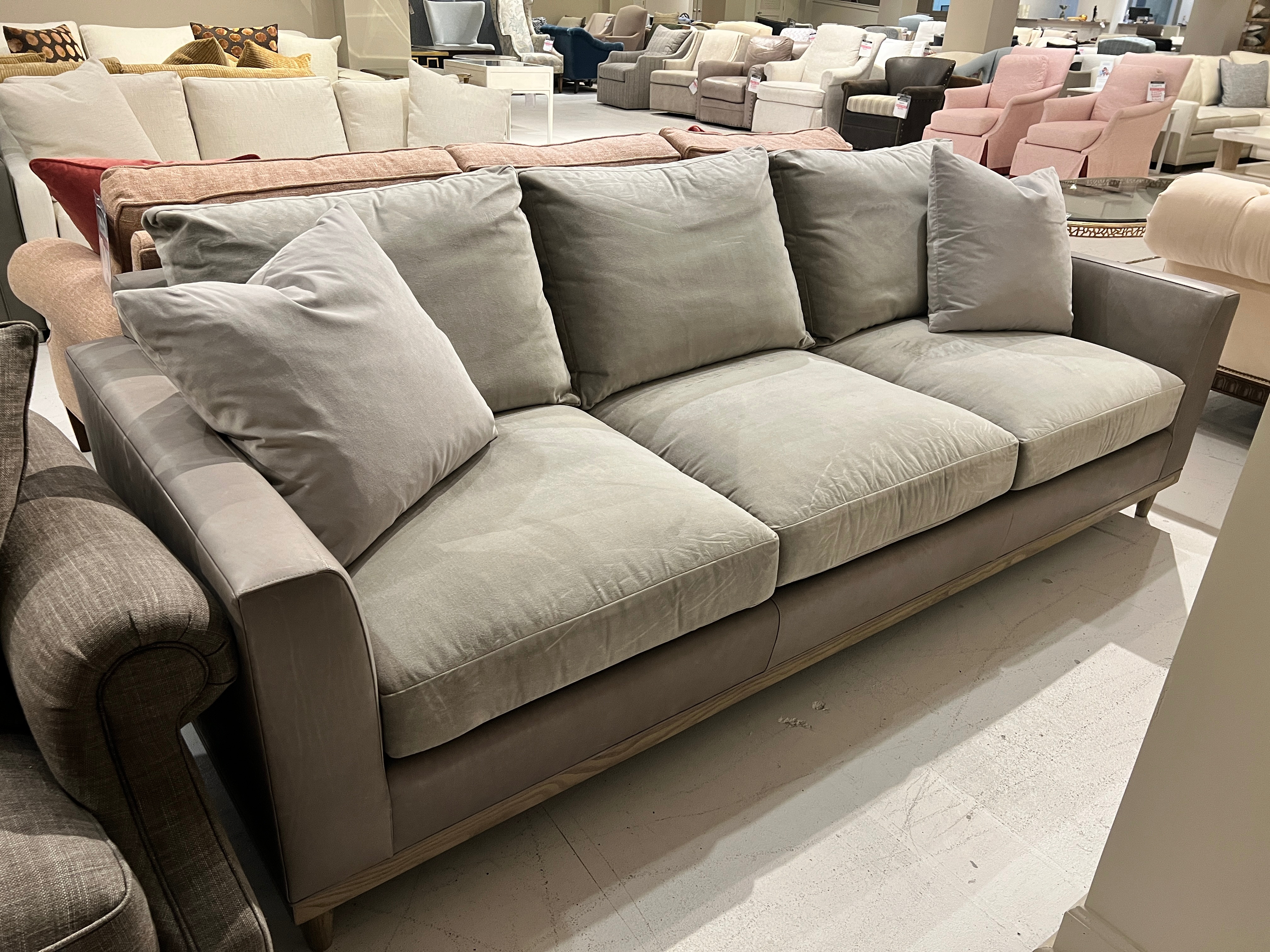 Hickory Chair Factory Outlet Ryder Sofa HC7220-06/40