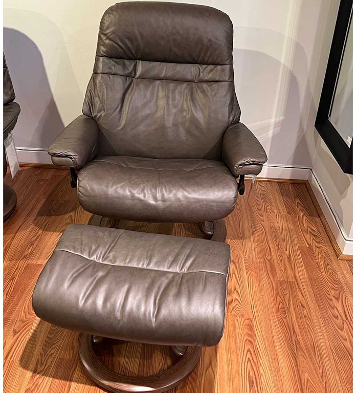 Reflections Furniture Outlet Living Room Leather Chair and Ottoman