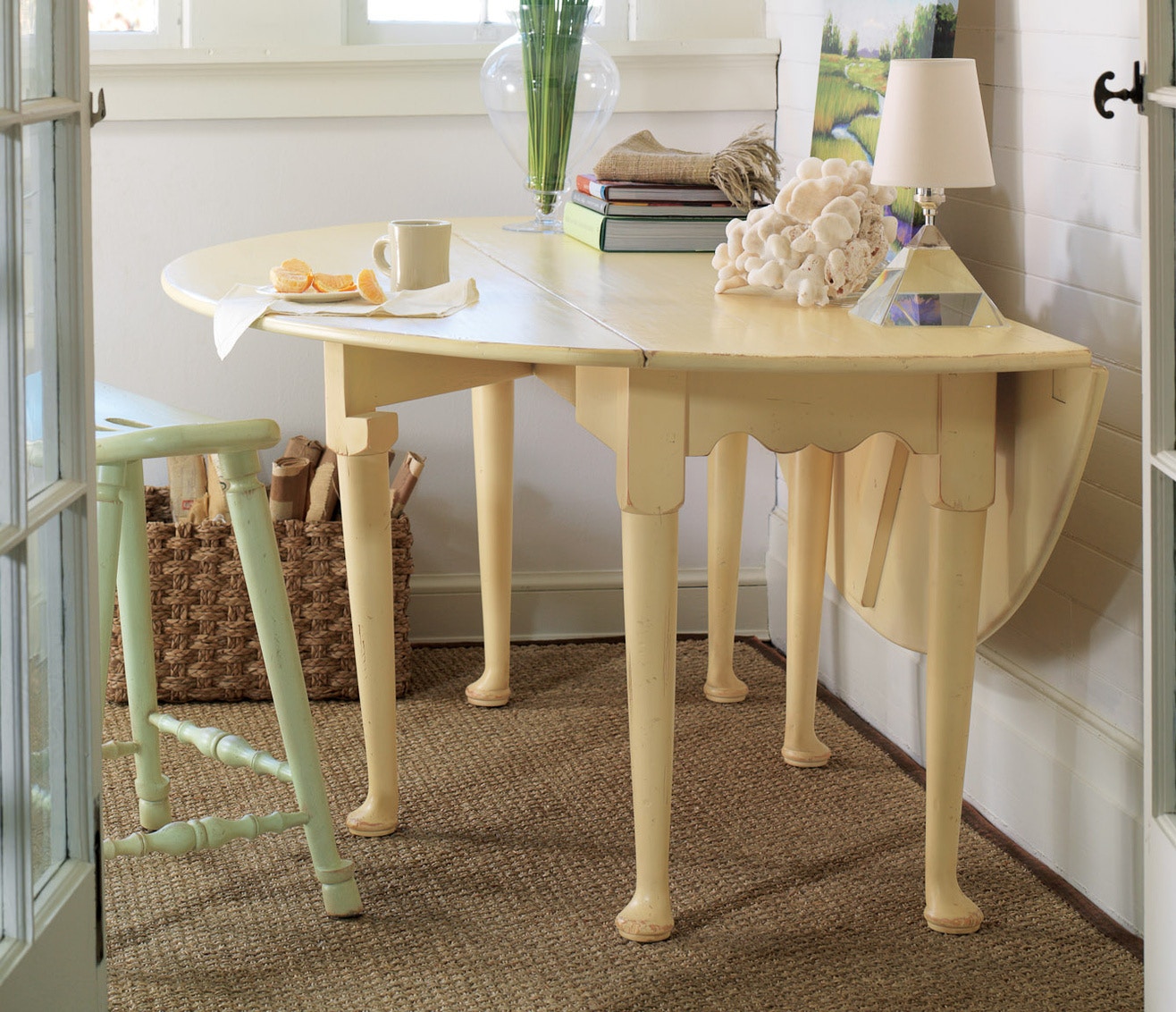 oval hamptons dining table