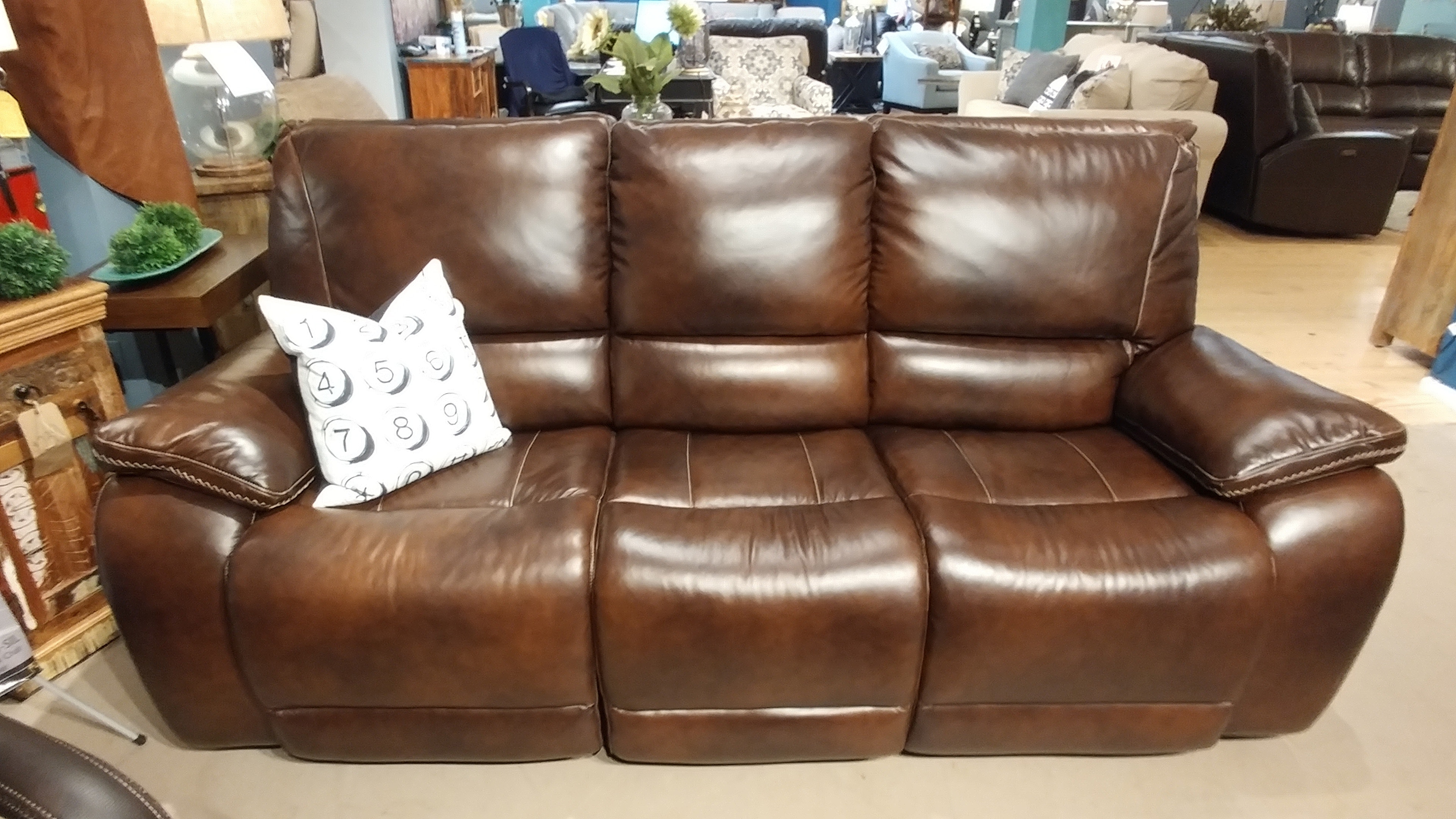 Lindy's furniture deals clearance center