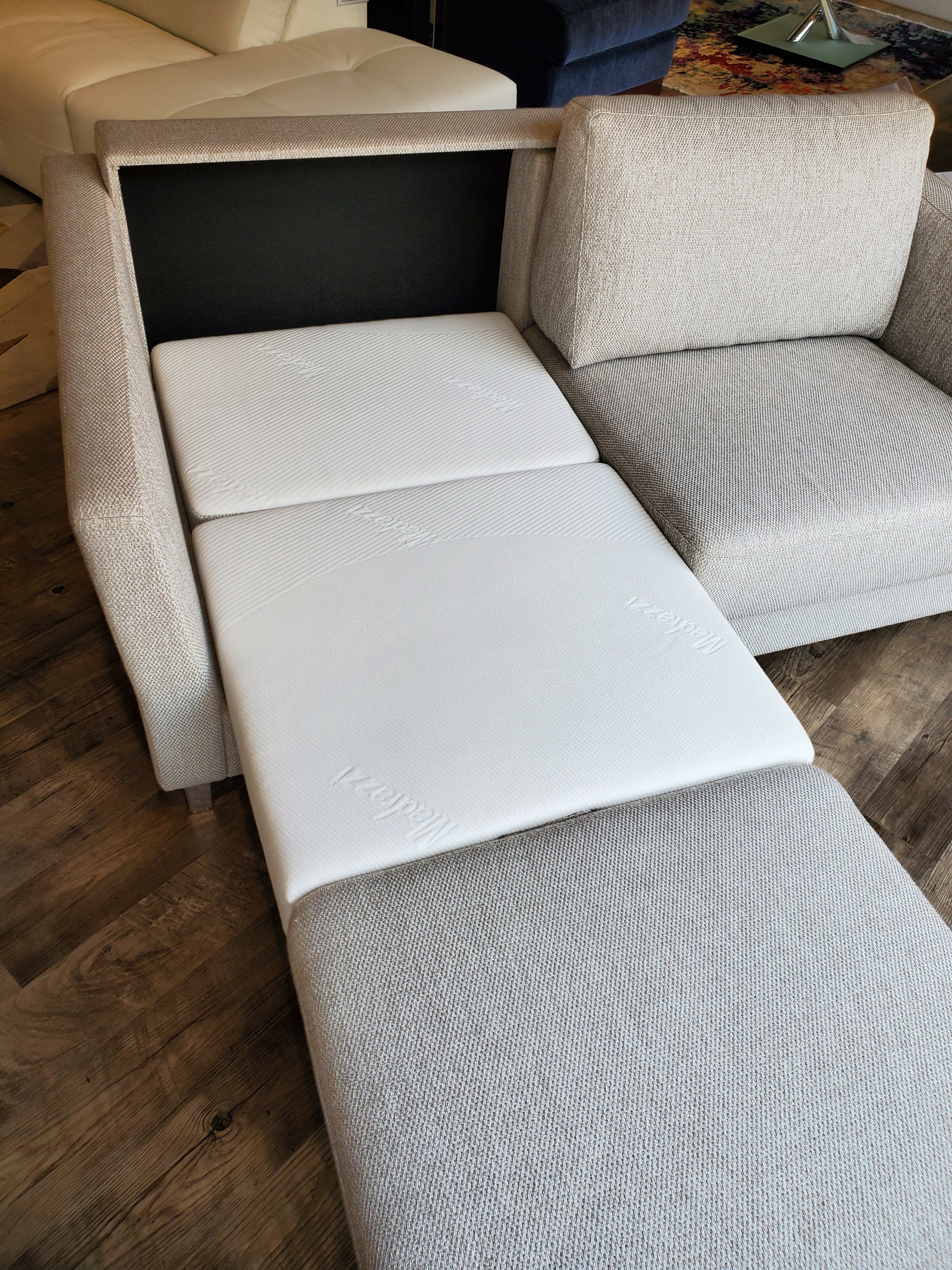 Luonto Furniture Monika Queen Sleeper 208194