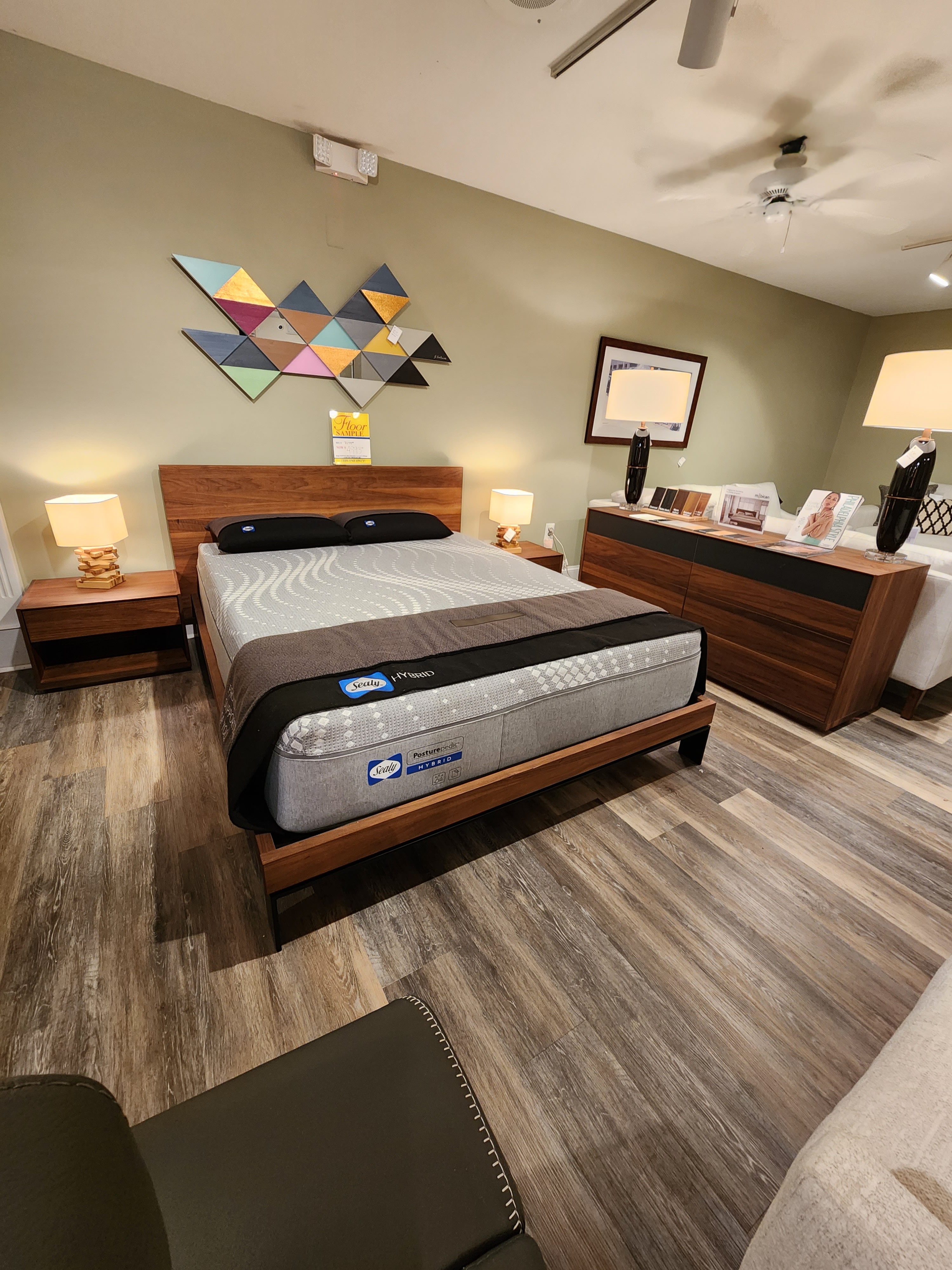 Mobican Bora bedroom set - Queen bed, dresser, 2 n/s QS1BOR00QL-B