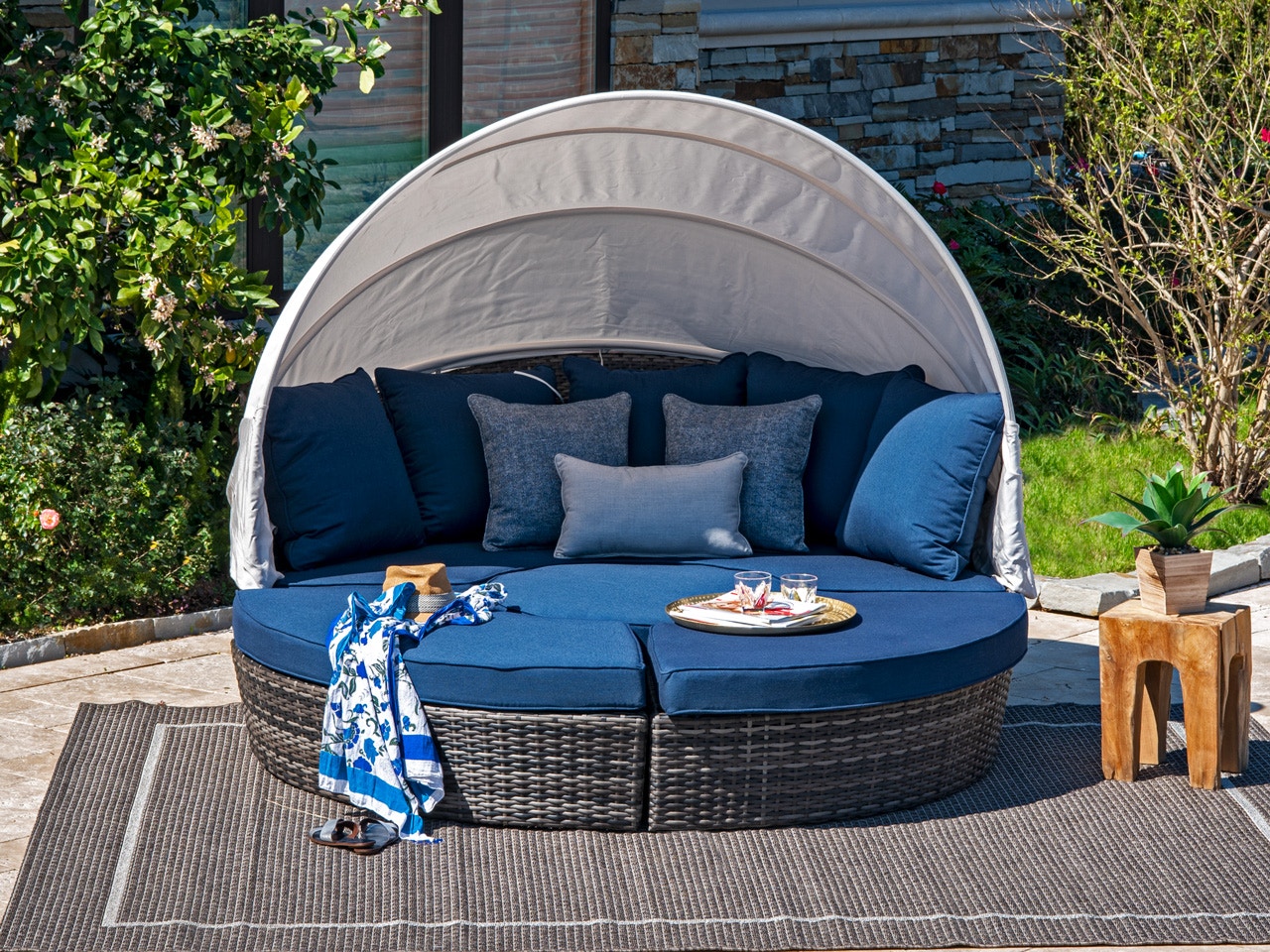 Living Room Contempo Husk Outdoor Wicker And Spectrum Indigo Cushion 4 Pc Daybed With Canopy