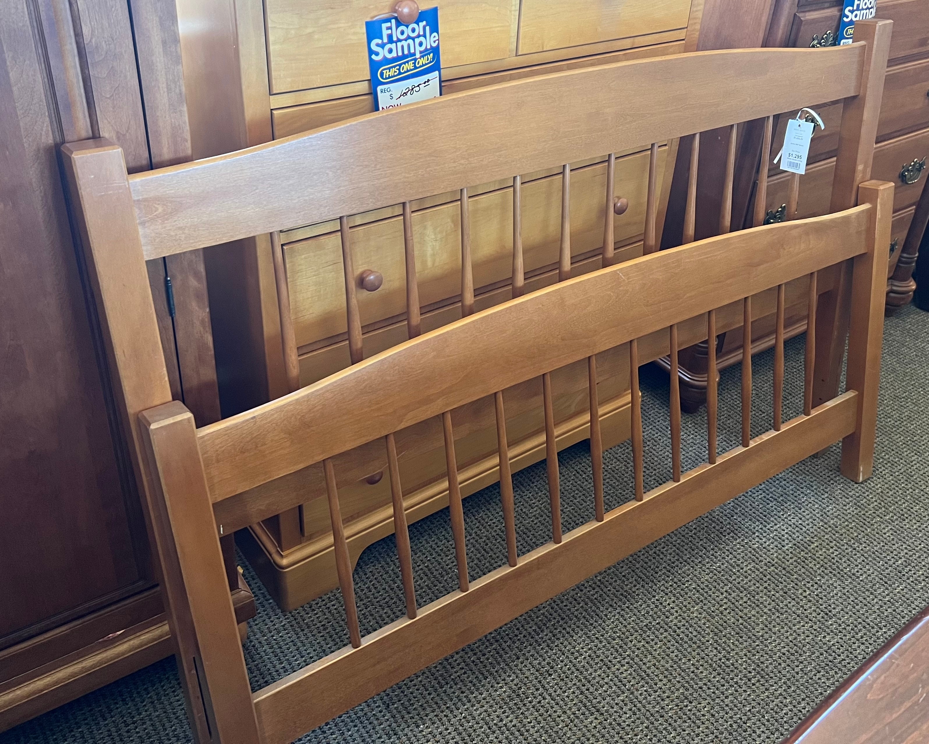  Queen Headboard & Footboard V28290