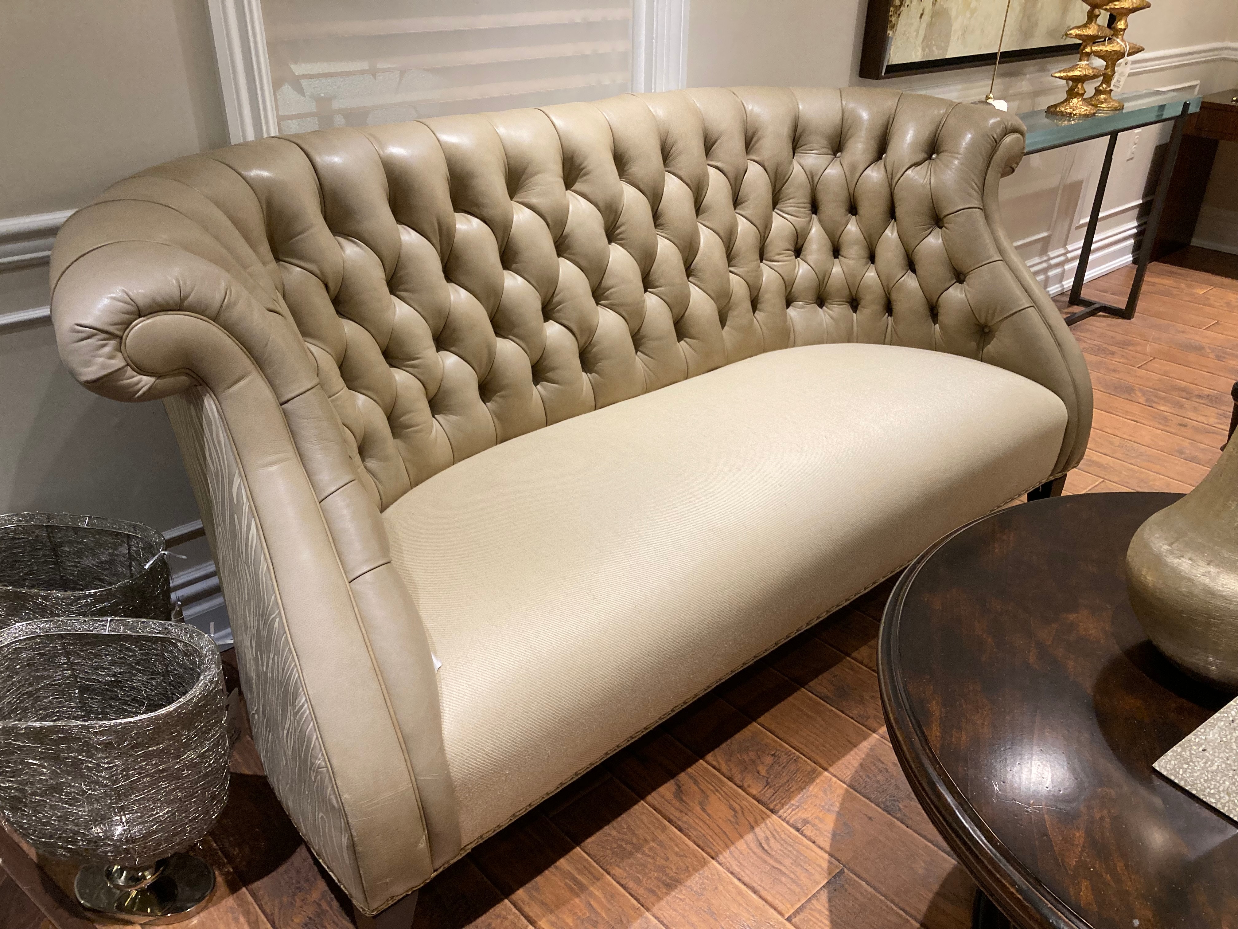  Exquisite Sofa X19053