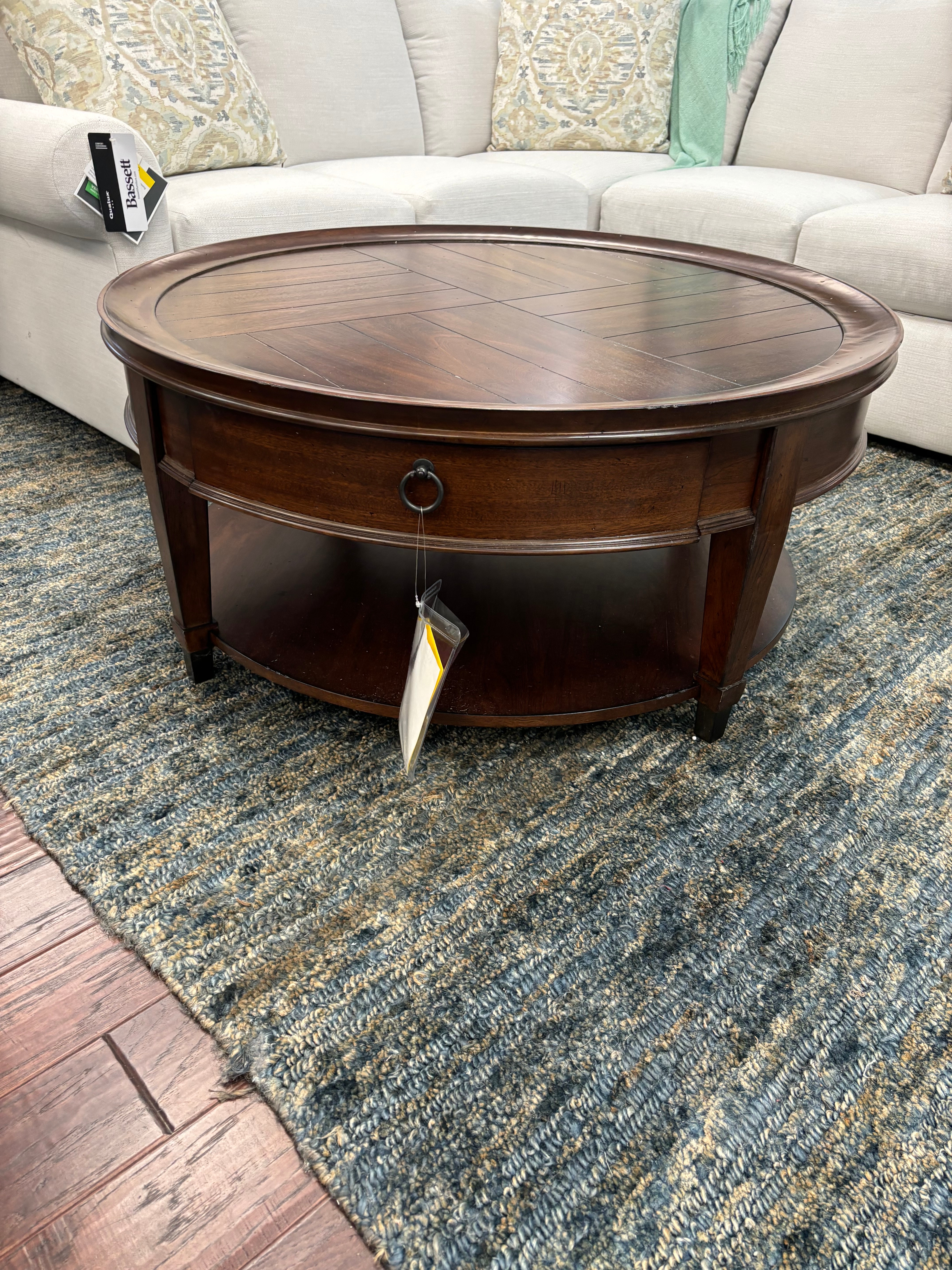 Hammary ROUND COCKTAIL TABLE 