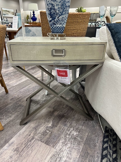 Universal Furniture ONE DRAWER UNIVERSAL SIDE TABLE 
