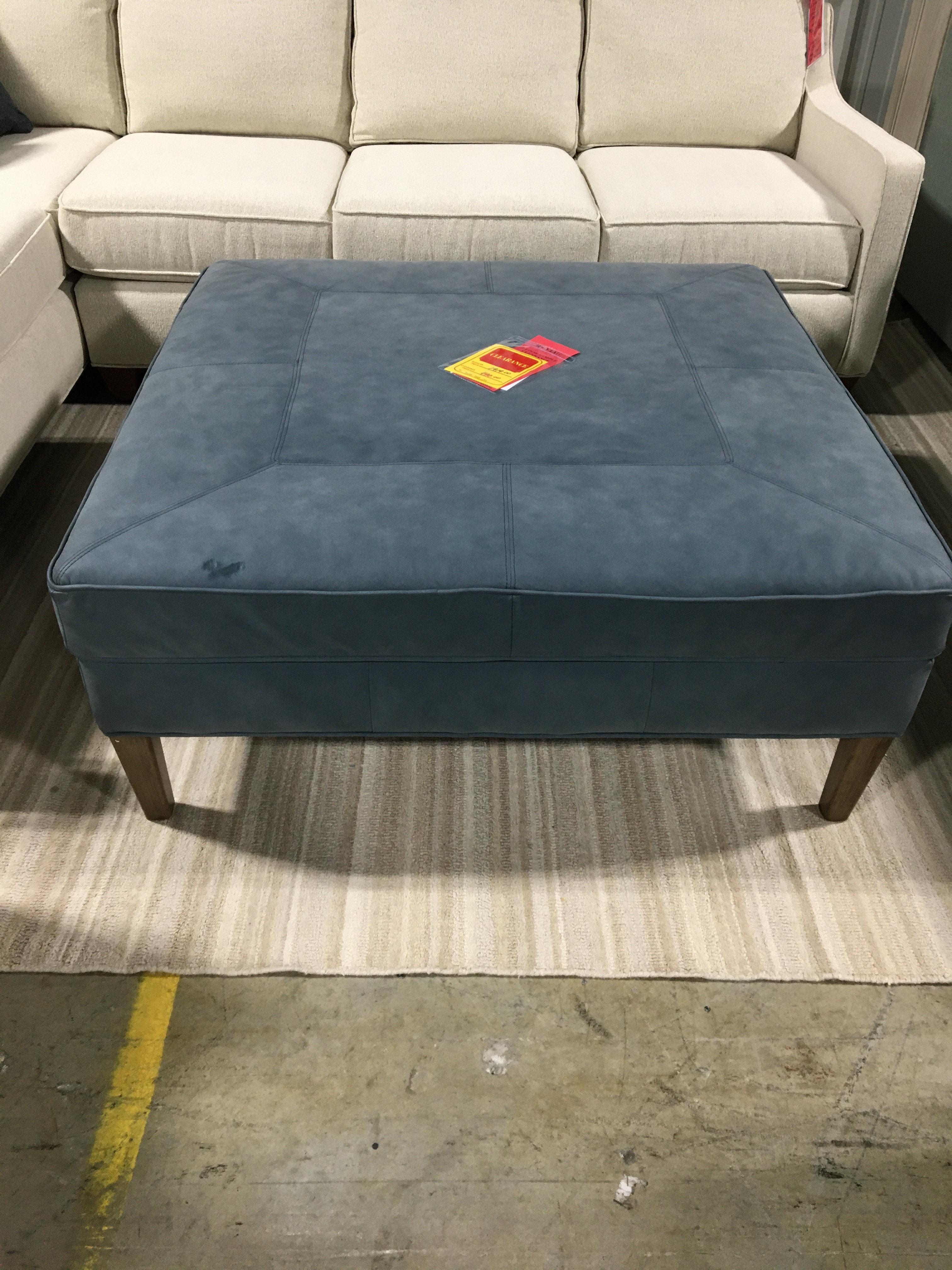 Bassett SQUARE OTTOMAN 