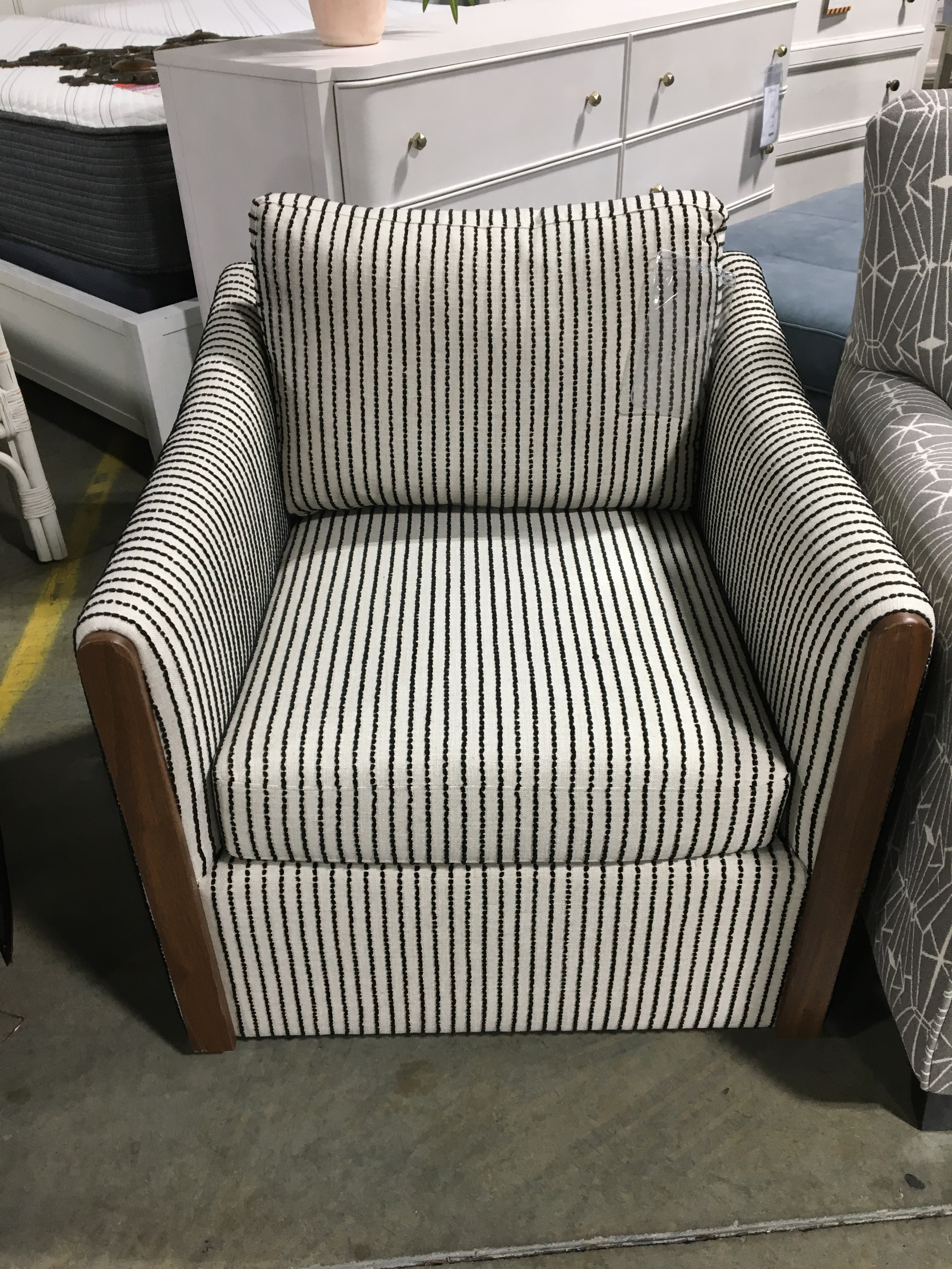 SWIVEL CHAIR
