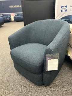 Palliser Furniture Dorset Swivel Chair Available in leather and fabric 77090-33