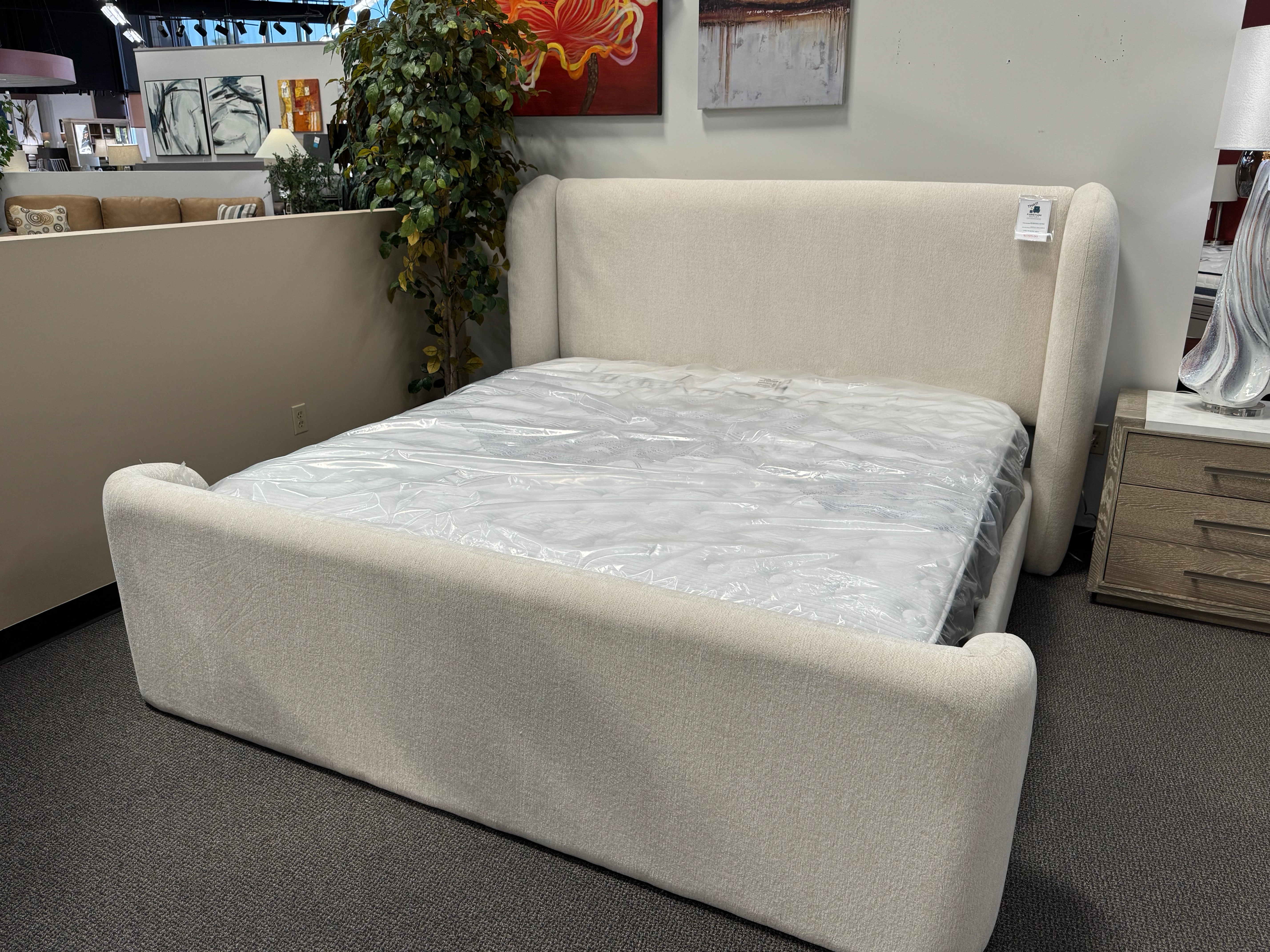  SHILOH UPHOLSTERED BED OUT017