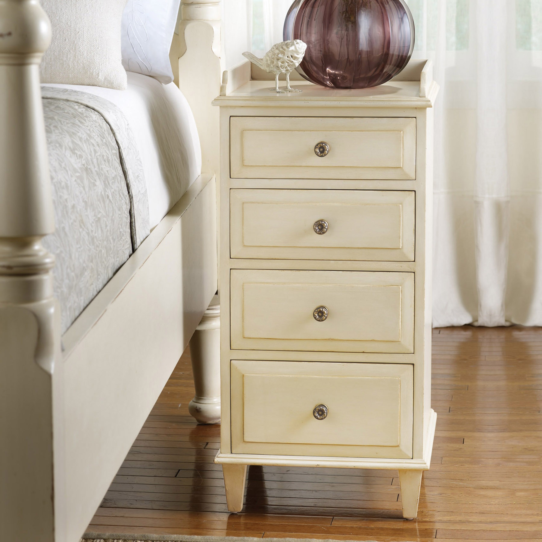  Eagle River Bedside Cabinet 