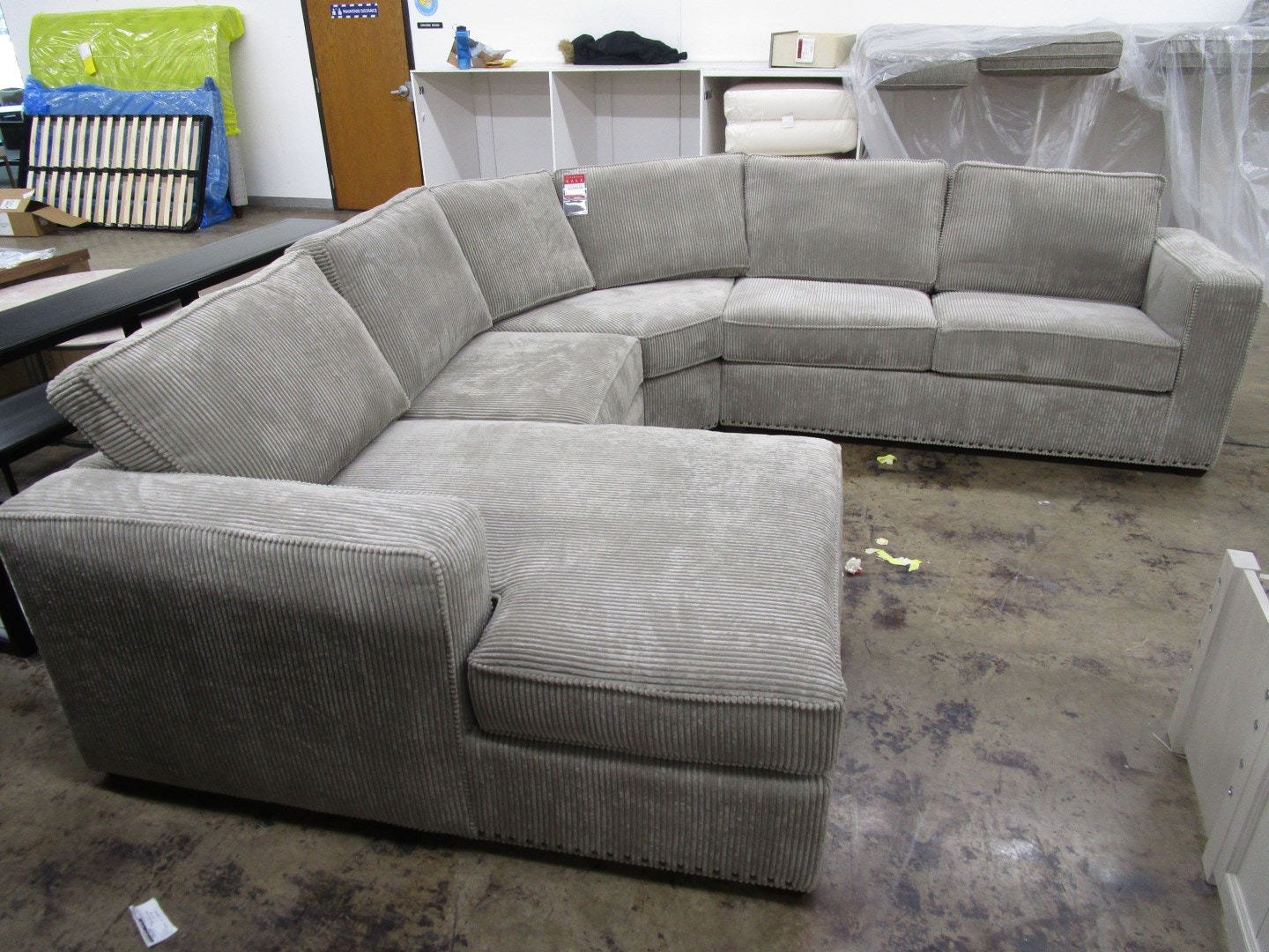 4pc Milford Sectional NR84317-63