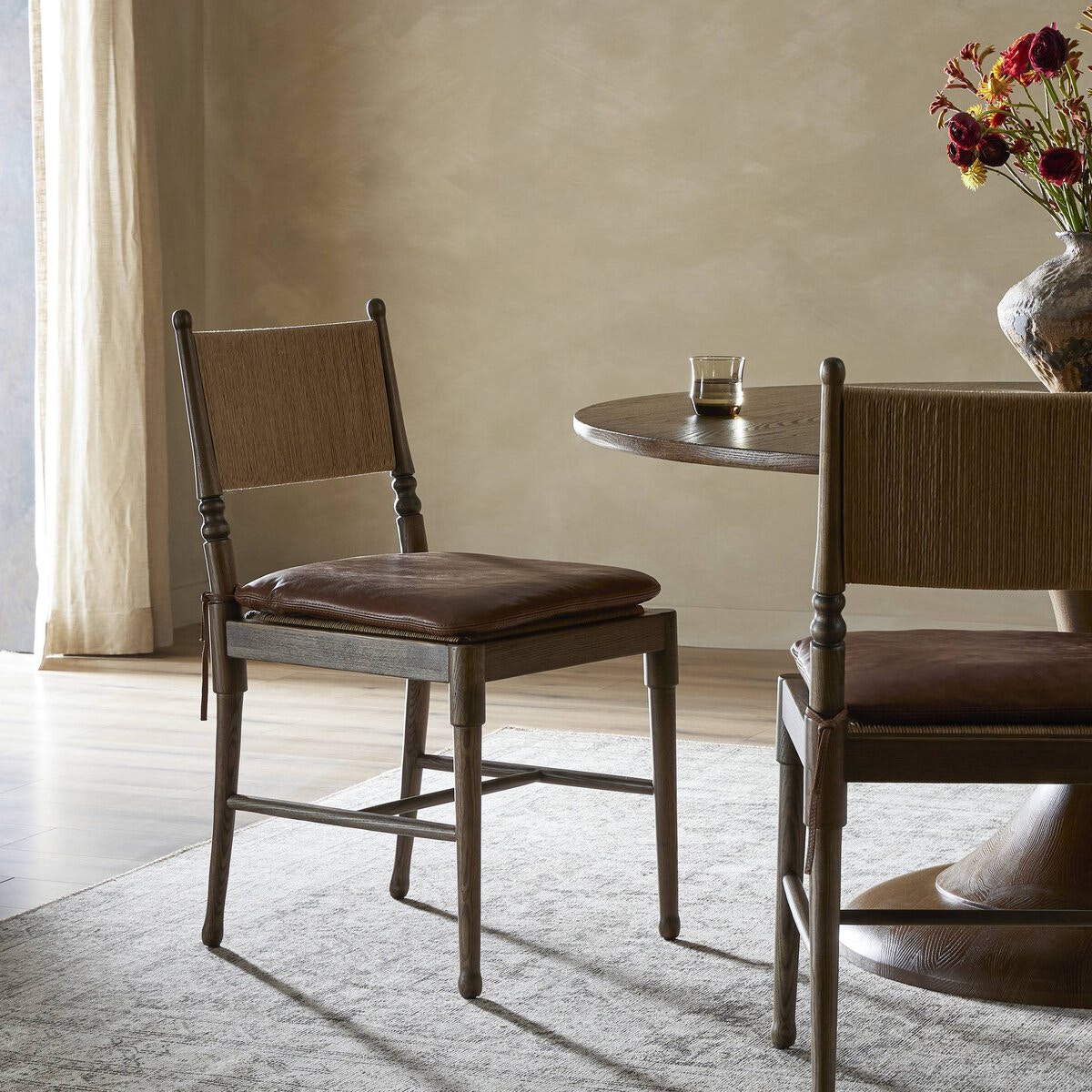 フェンディ ブリクセンチェア Fayth Dining Chair with Dulane Mahogany Cushion