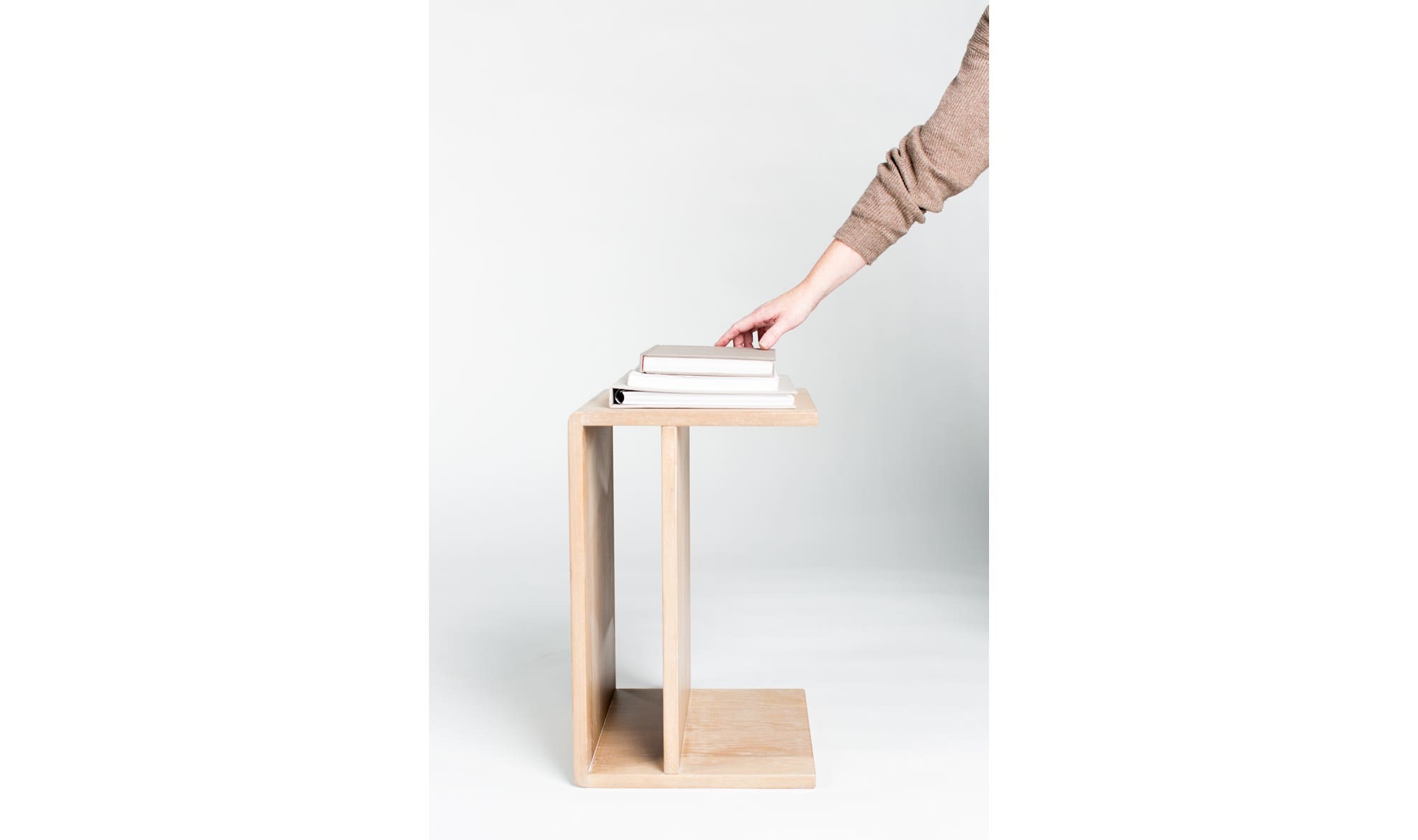 HIROKI ACCENT TABLE WHITE OAK