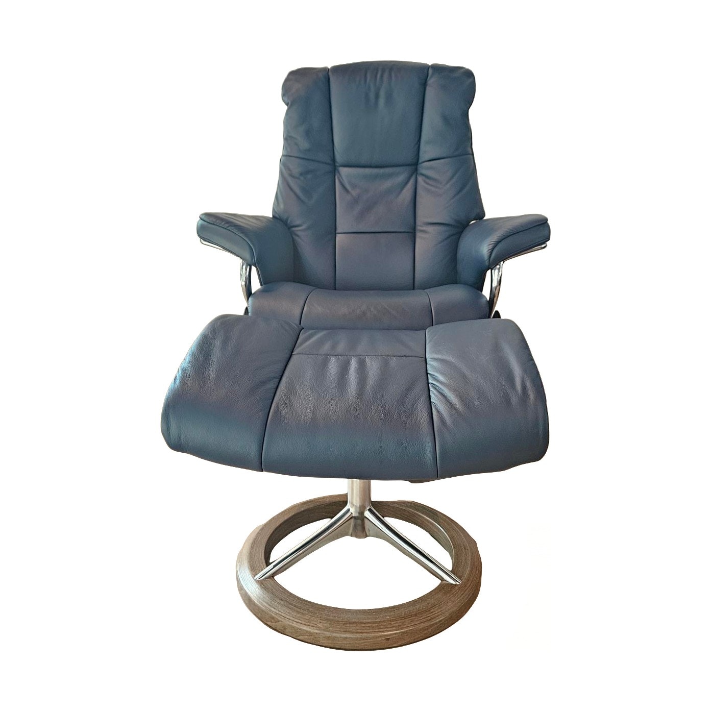 Mayfair Small Signature (Aluminum) Chair & Ottoman 