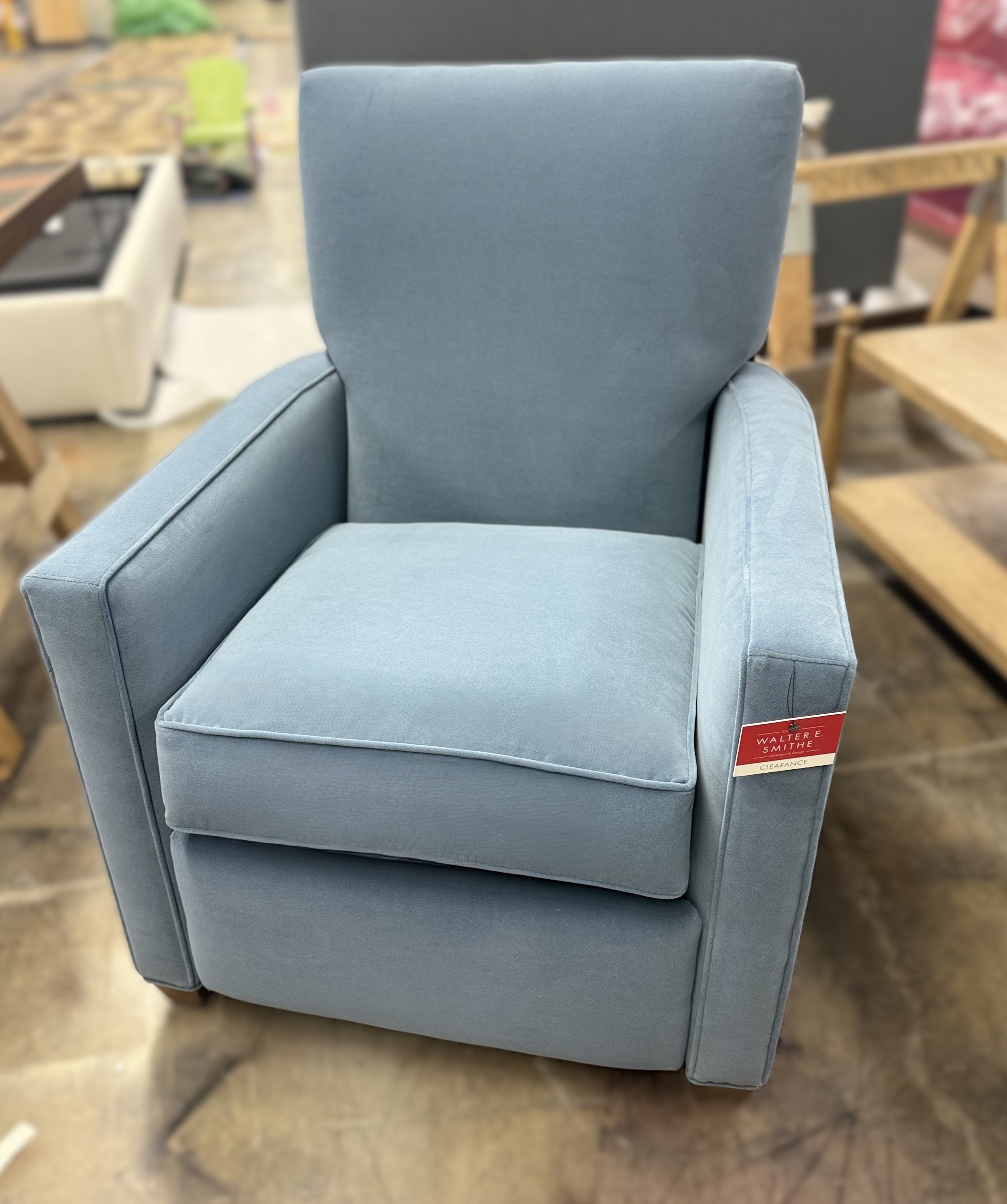  Concord 31 RECLINER W/WOOD LEG 