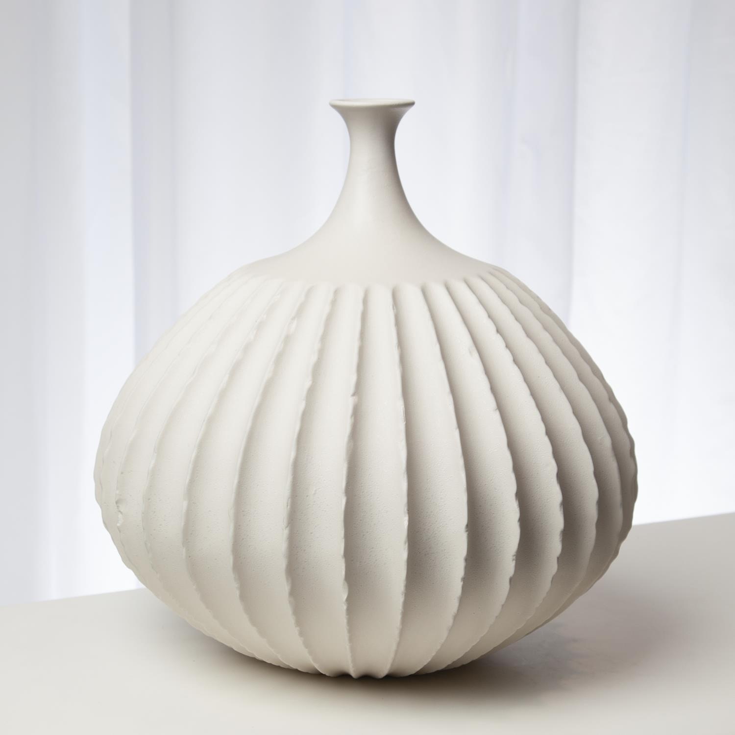  White Sawtooth Vase-Small 