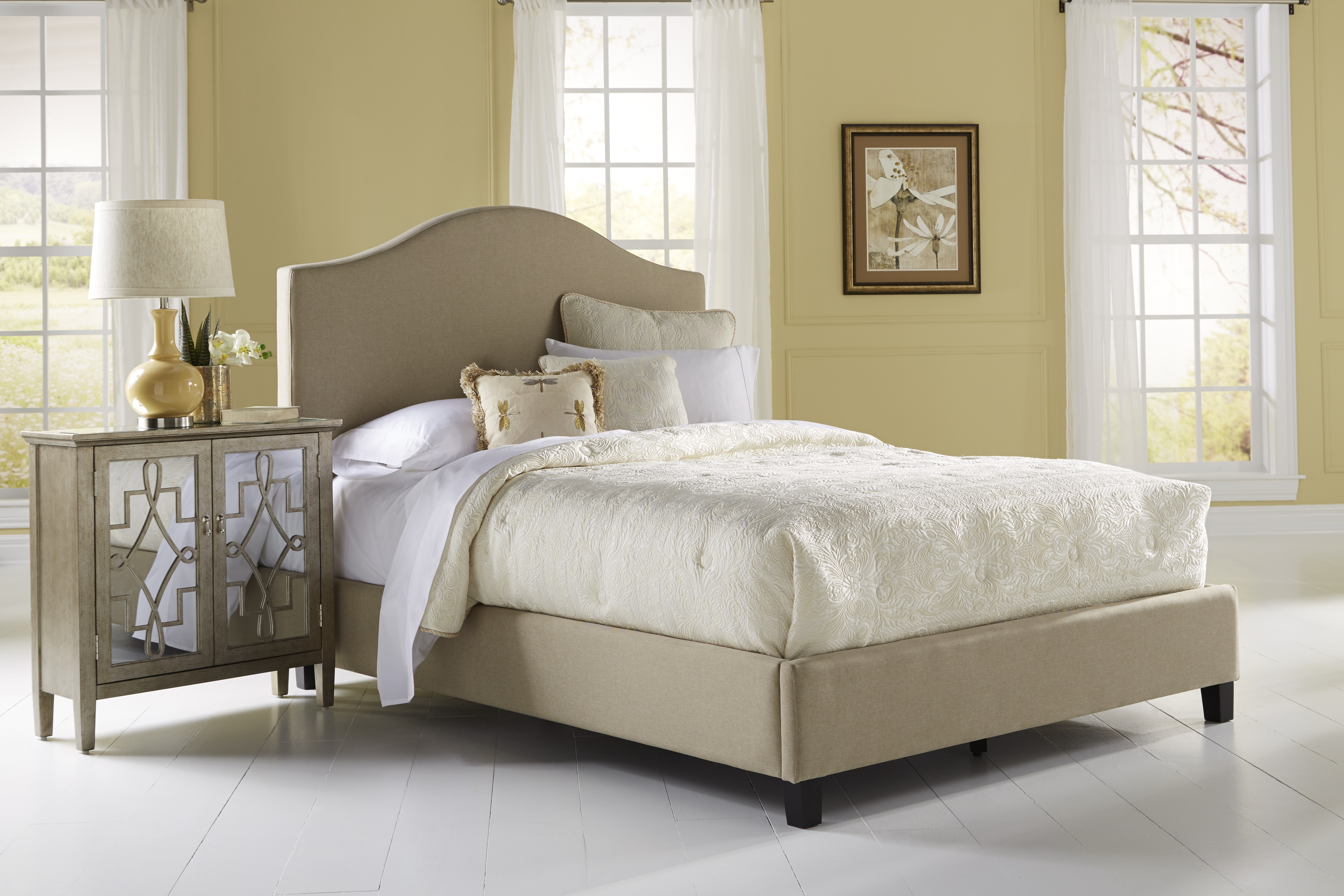 Pulaski Furniture 788171 Bedroom Rhianna Queen Upholstered