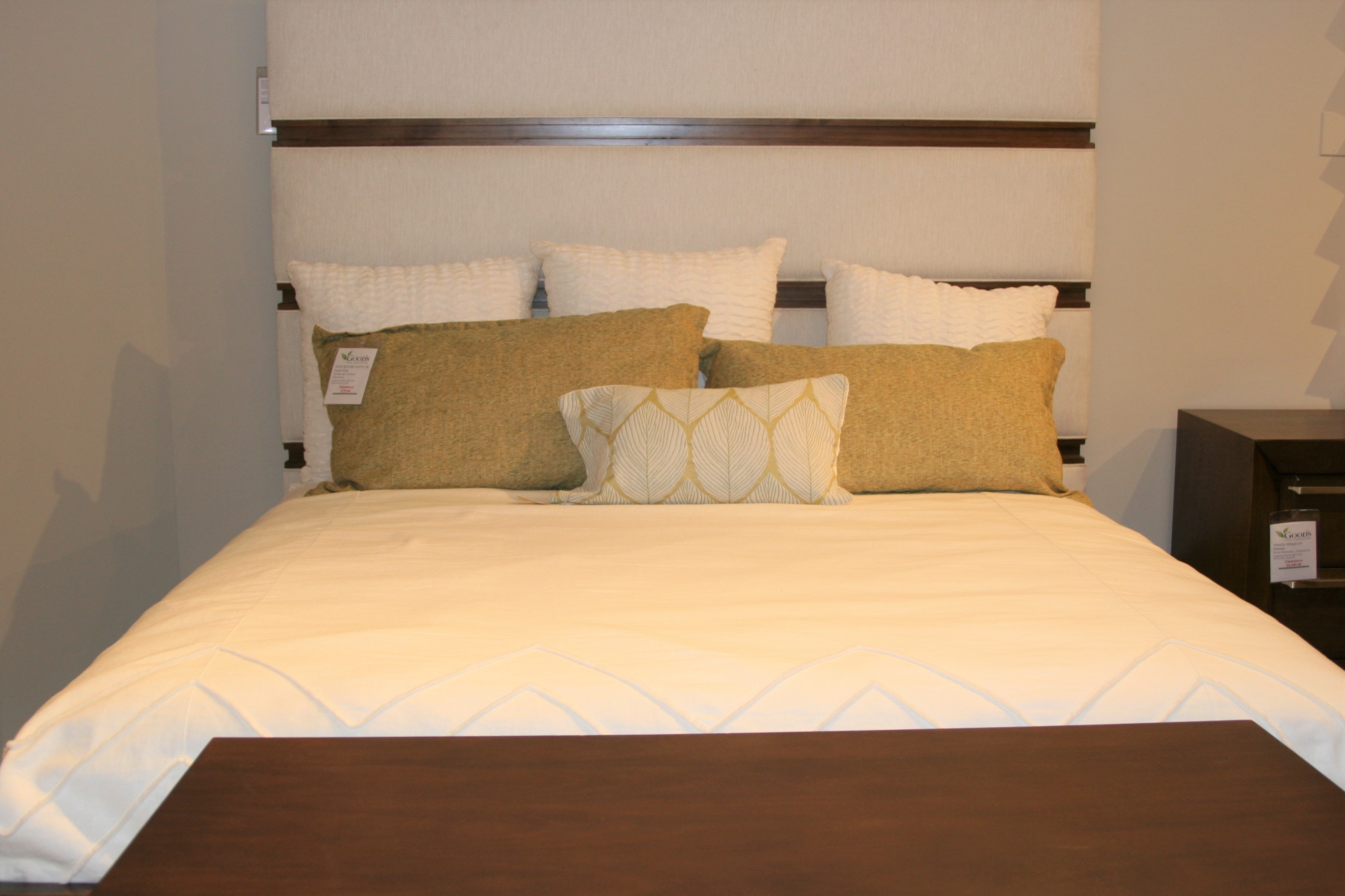 Goods Outlet Sandler King 8 Piece Bedding BD2-309-16-Clearance