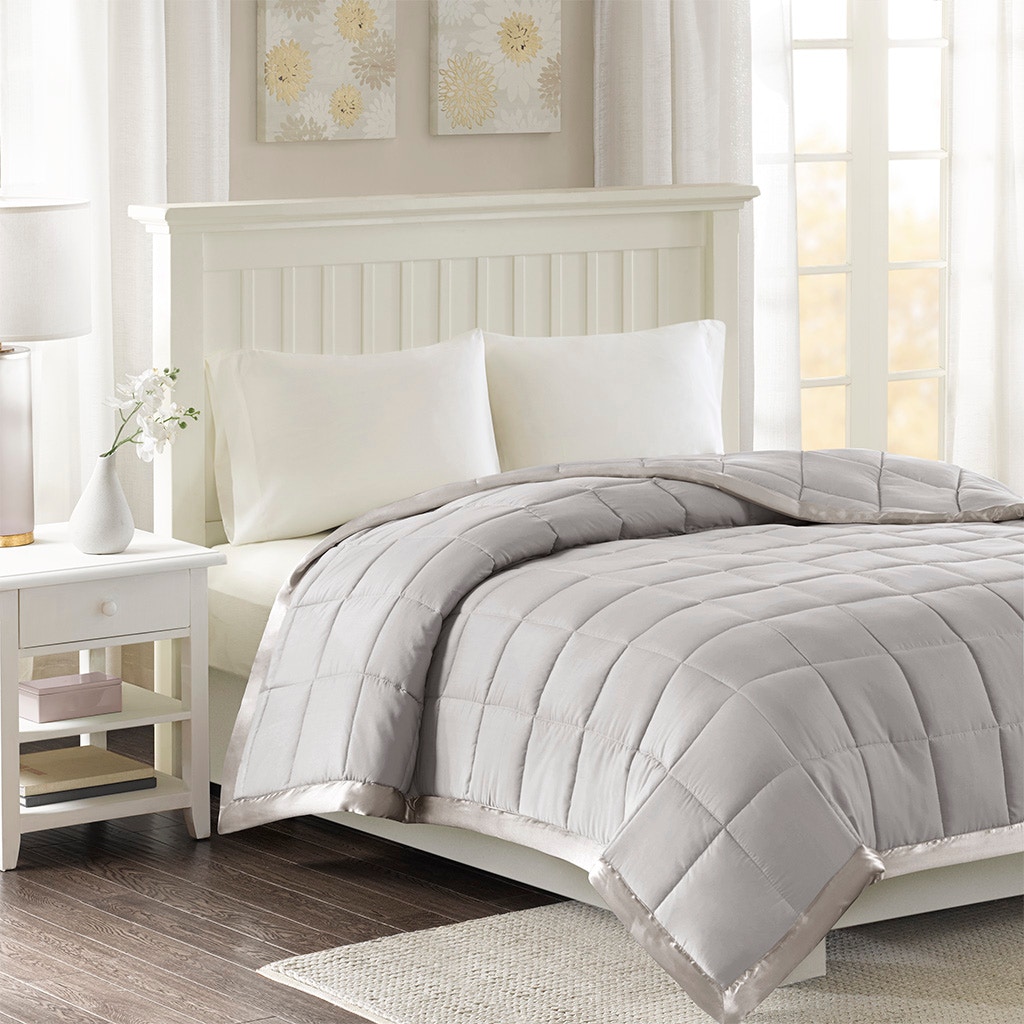 Hampton Hill Bedding Windom All Season Hypoallergenic Microfiber Down Alternative Blanket with 3M Scotchgard MP51-1533