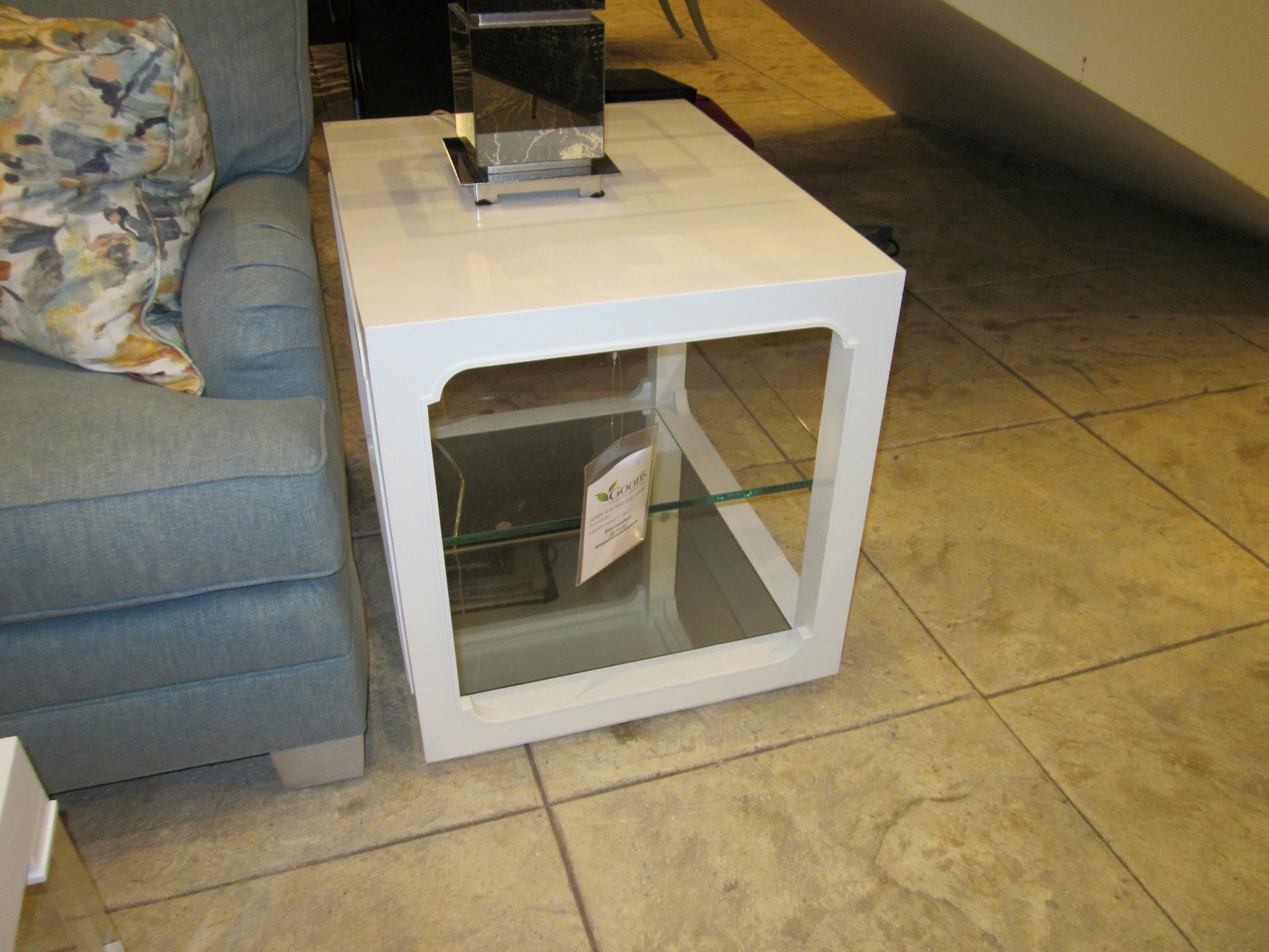Lexington Avondale End Table 415-953-Clearance