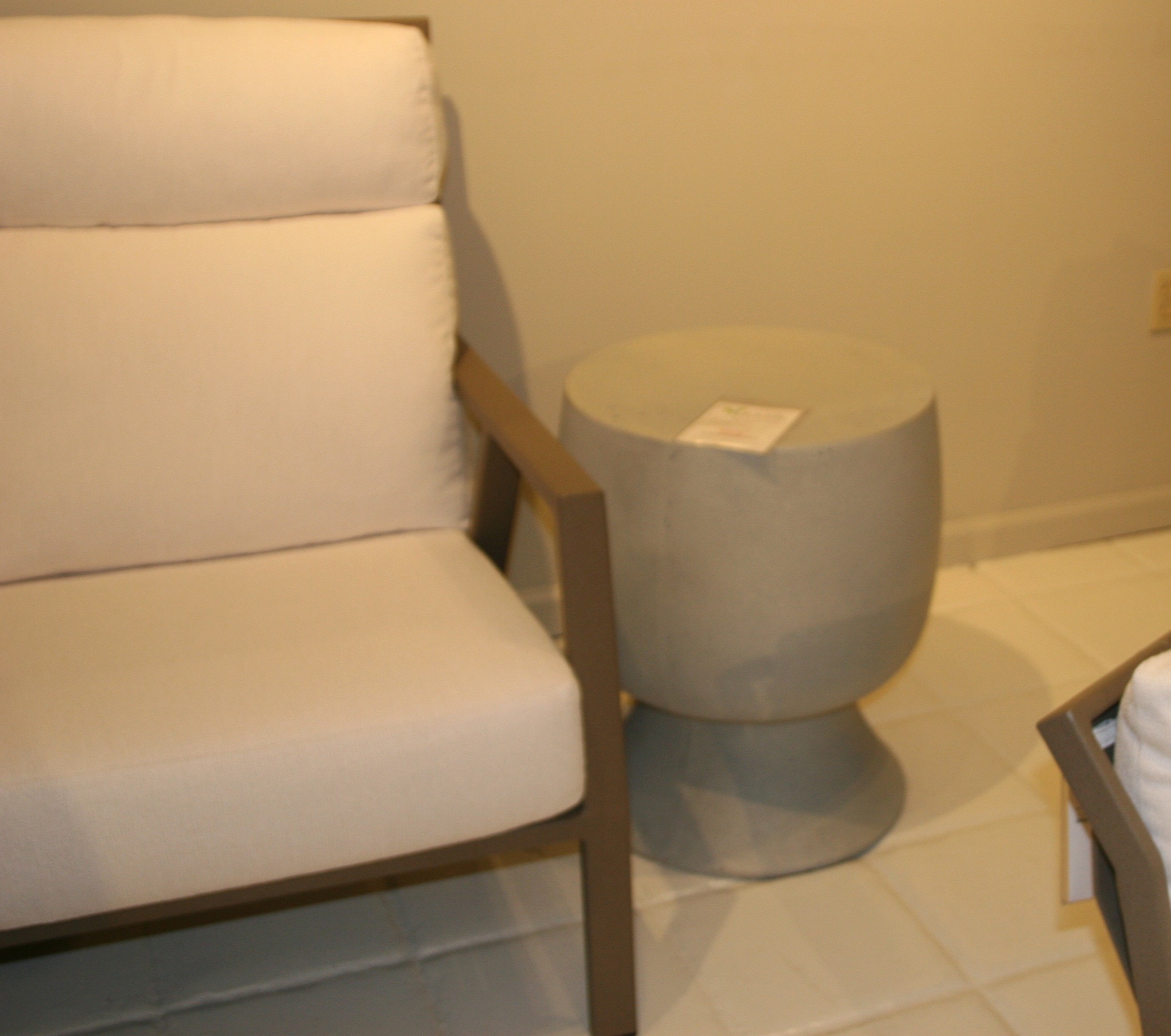 Bernhardt Sayle End Table 425125-Clearance