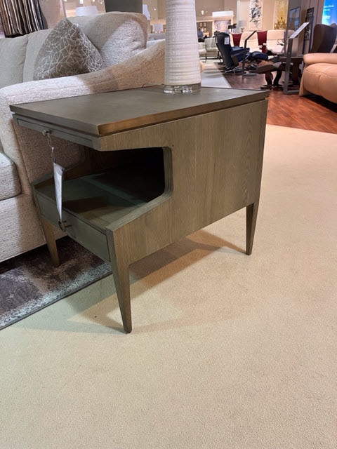 CTH-Sherrill Occasional Hayes End Table 970-604-Clearance
