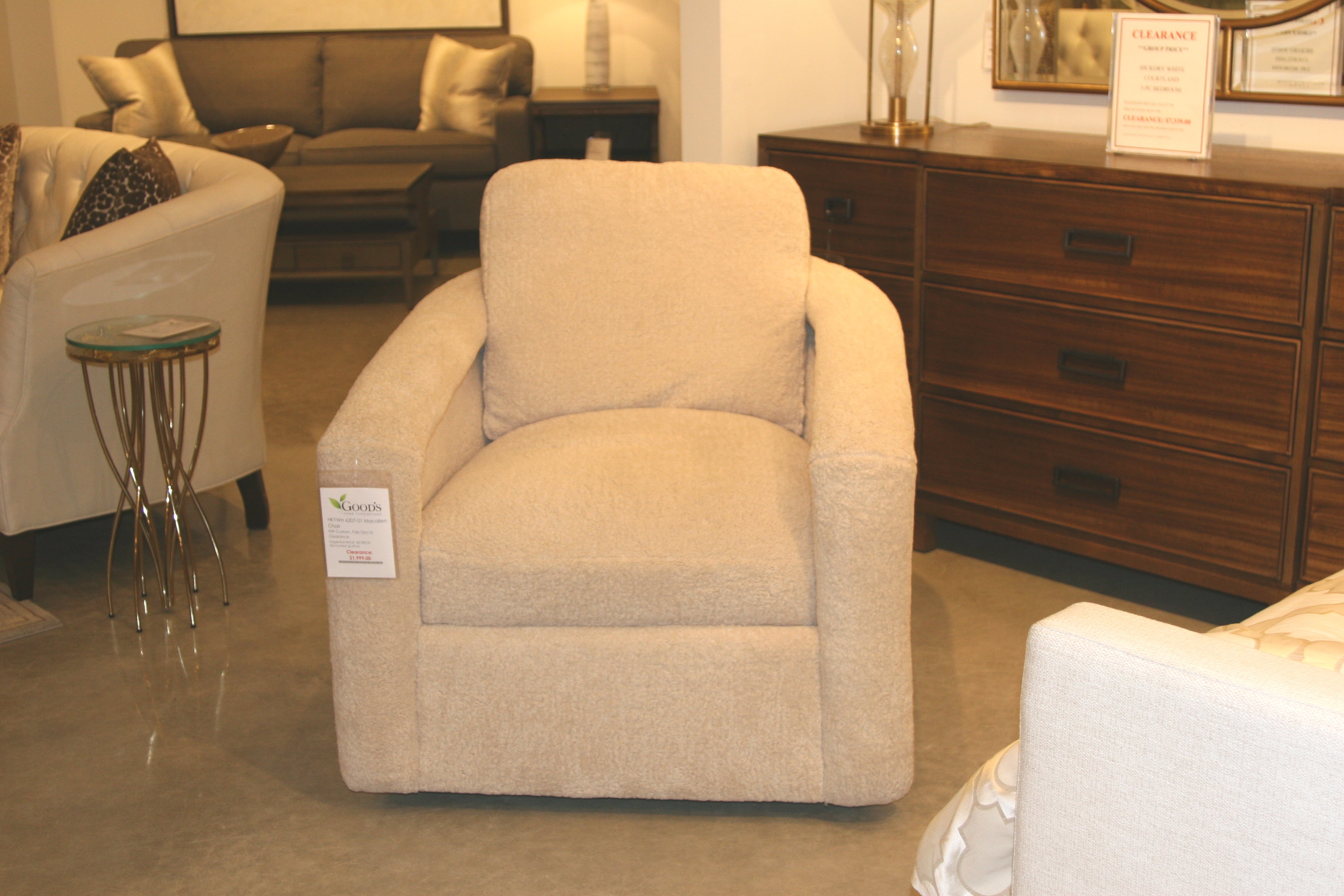 Hickory White HW Custom Macallen Swivel Chair 6207-01-Clearance