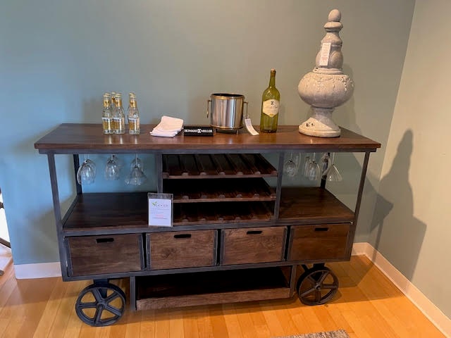 Howard Miller Bar Cart 695324-Clearance