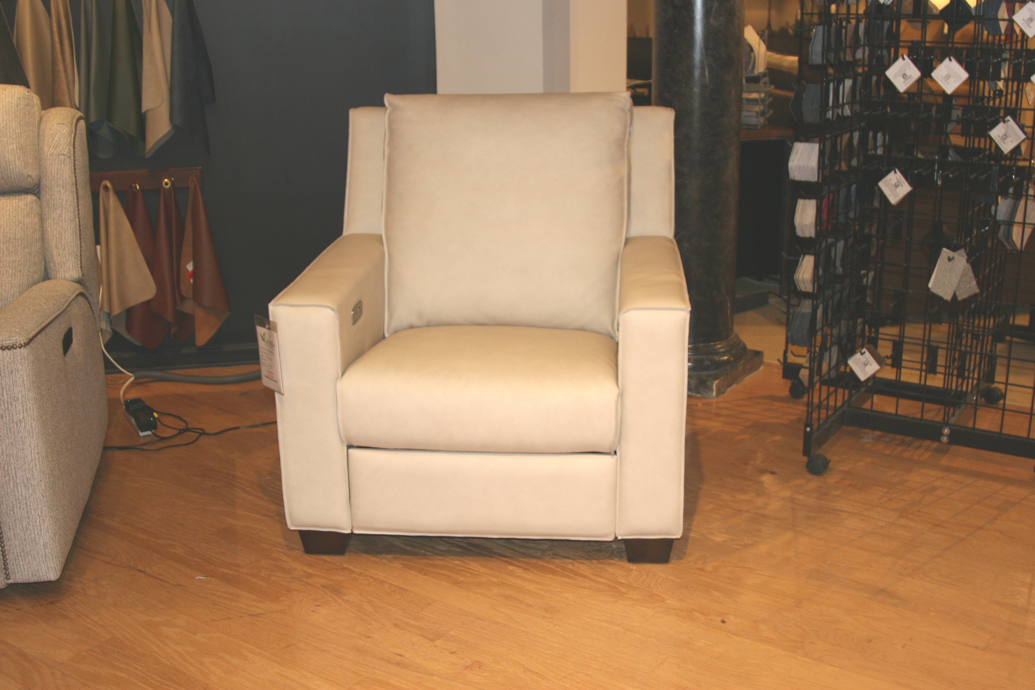 Universal Furniture Motion Leather Recliner U313503-1676-1-Clearance